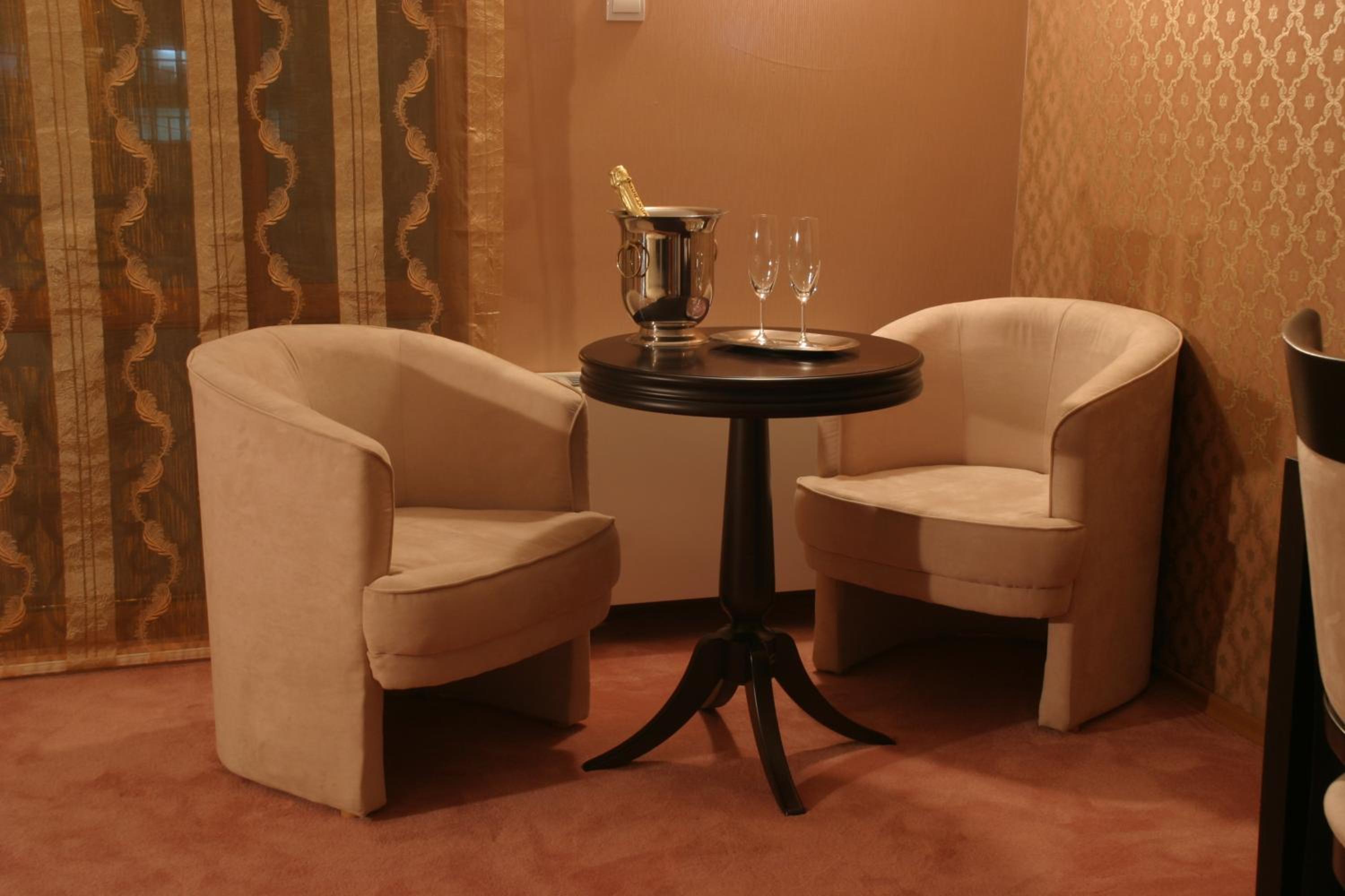 VIP room with Bathtub photo 2