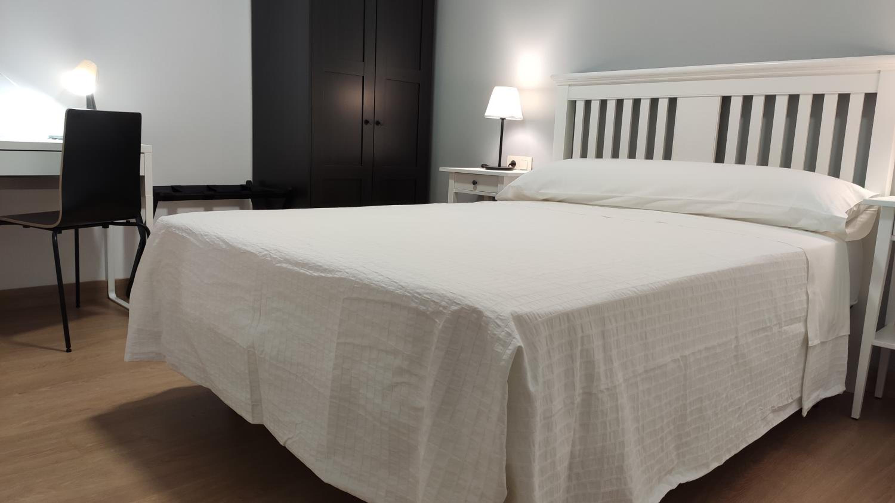 Standard Double or Twin Room - Photo 19