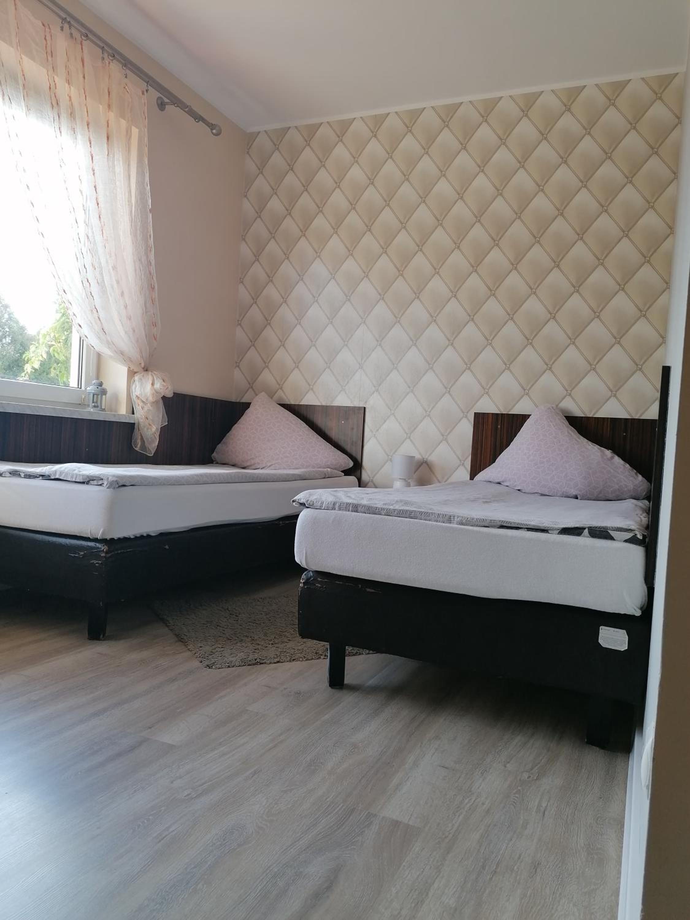 Twin Room - Photo 4