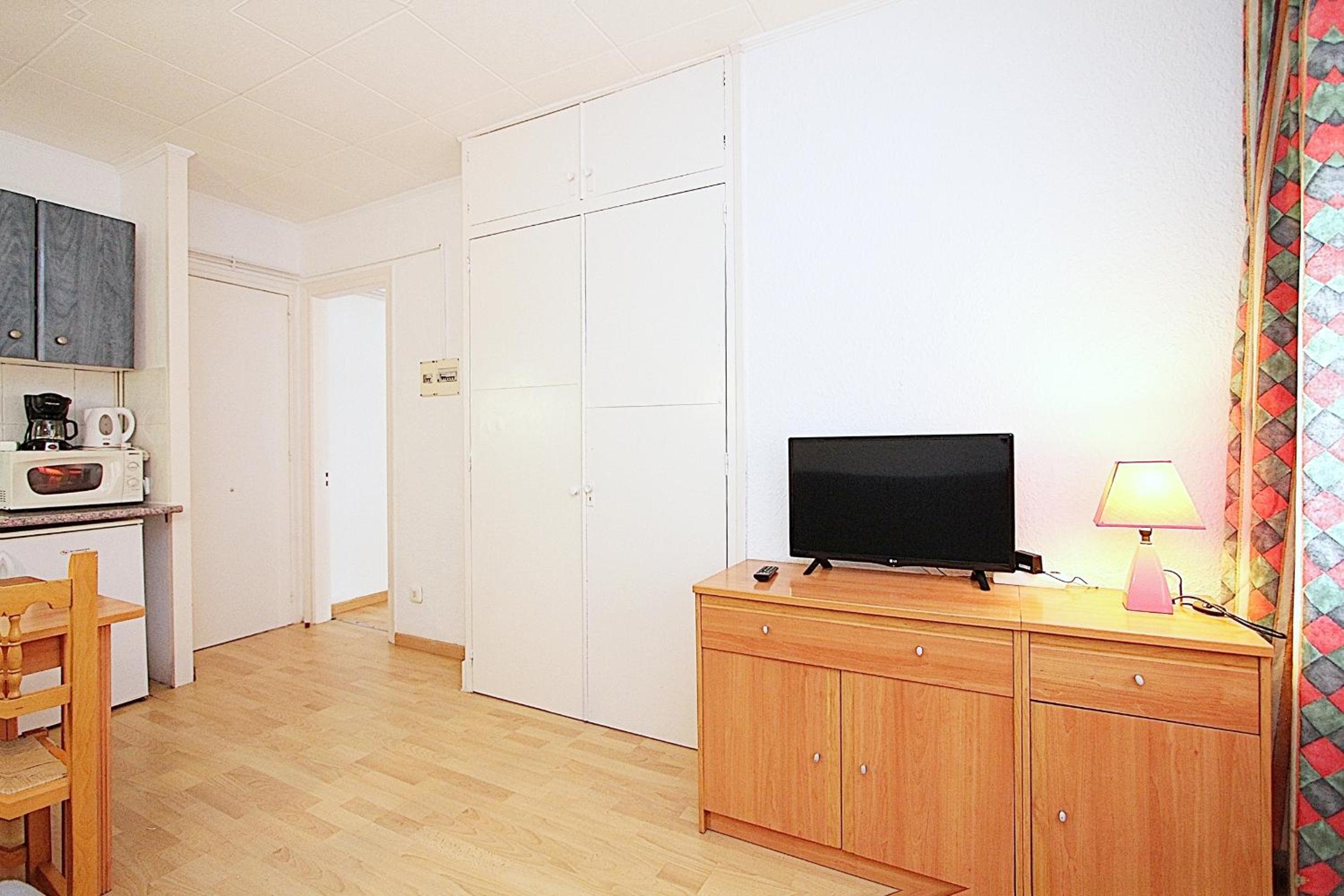 Apartamento de una habitación con vista a la calle
