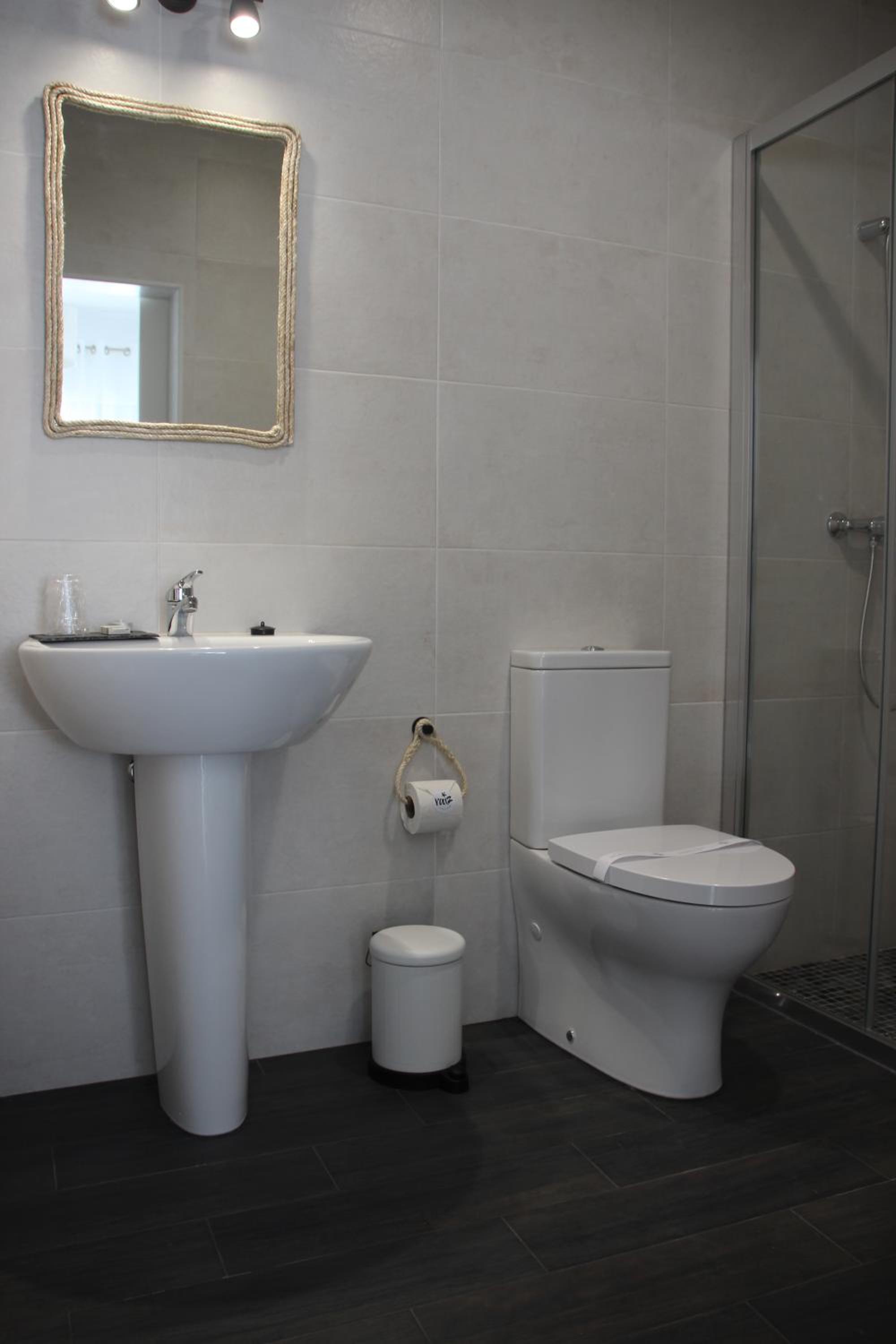 Double or Twin Room - Photo 10