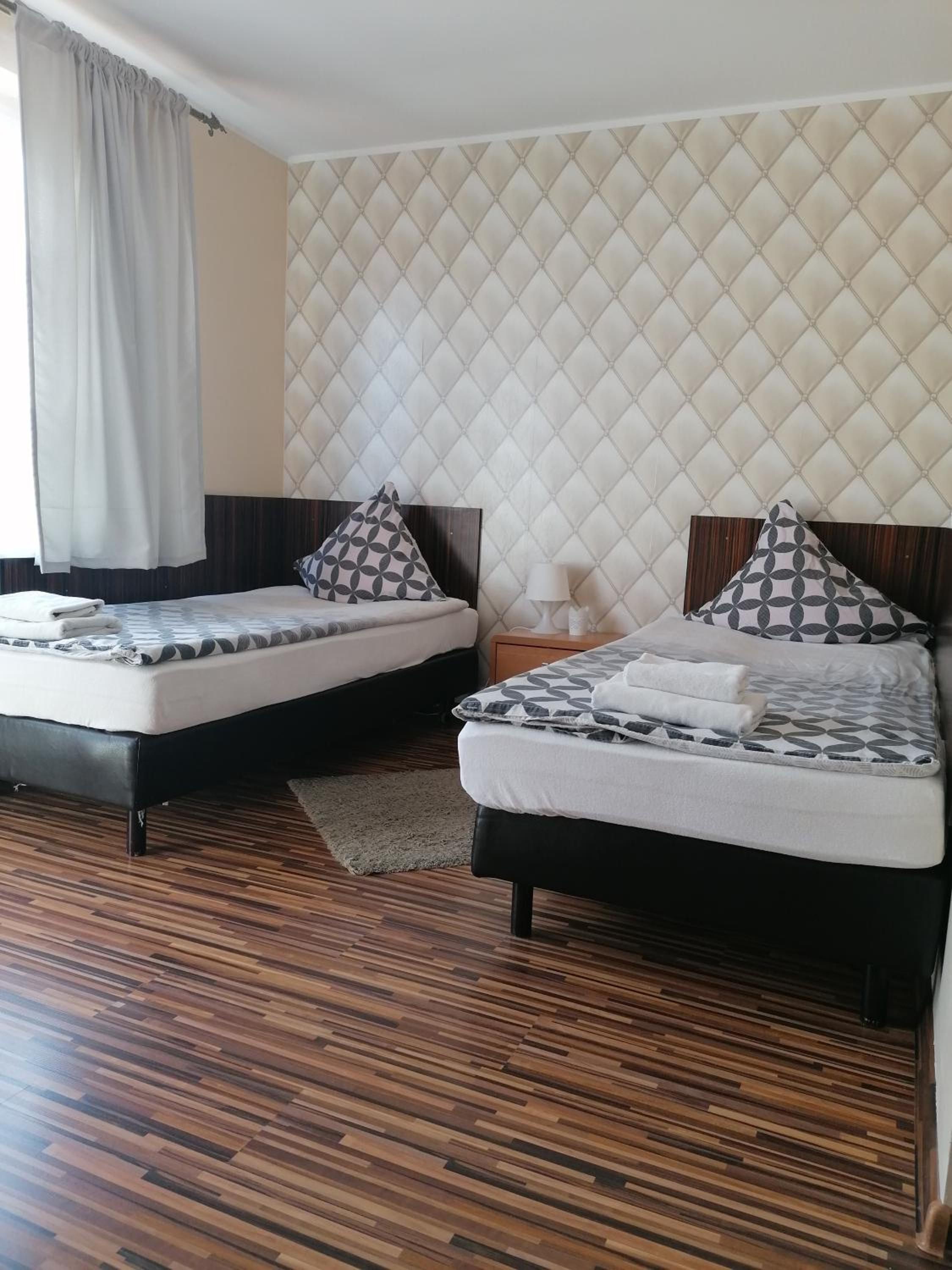 Twin Room - Photo 5