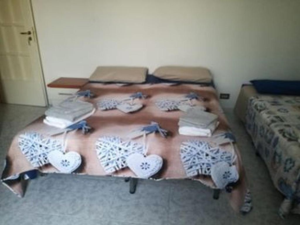 Deluxe Room (2 Adults + 1 Child) - Photo 3