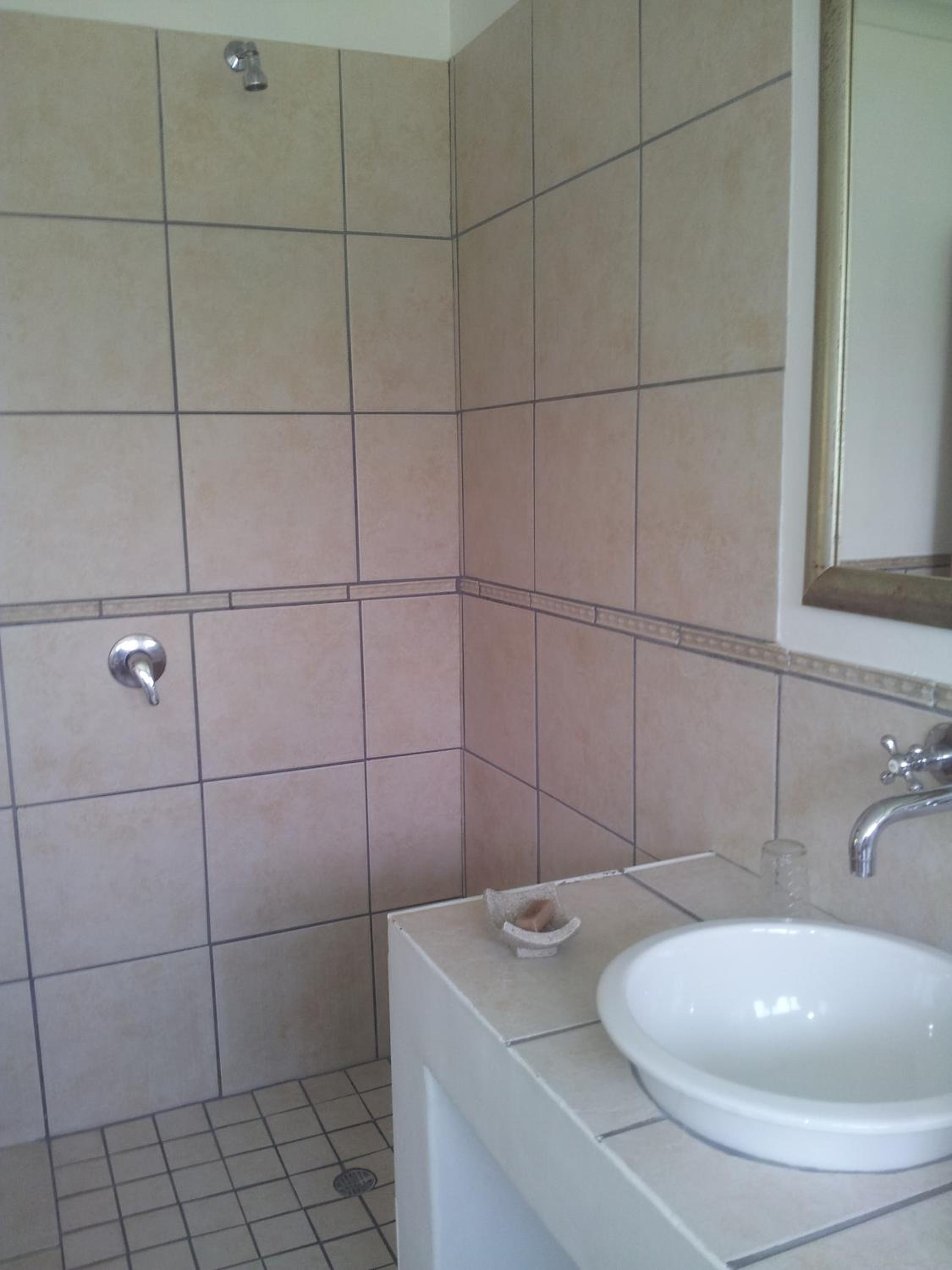 King or Twin Room with Private Entrance - Photo 4