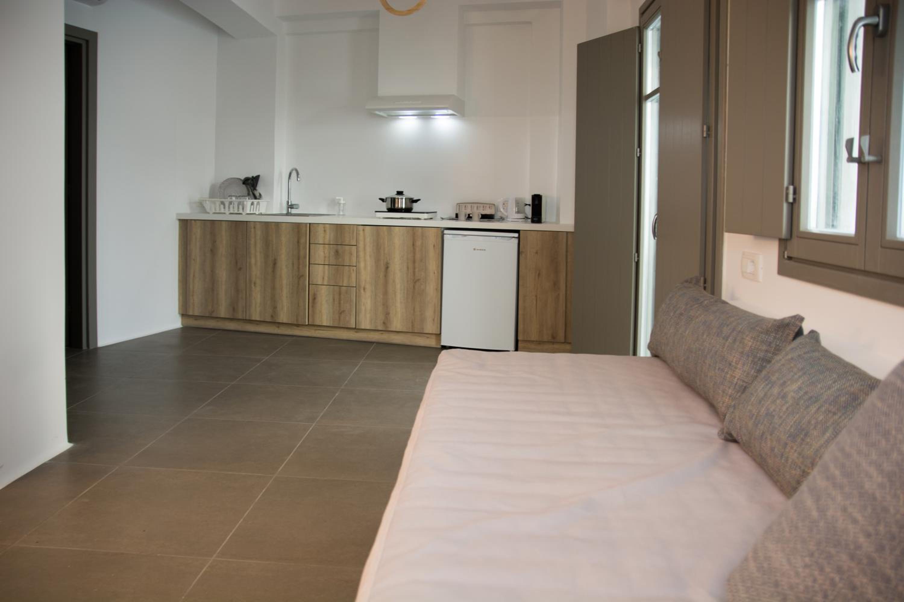 Suite with Hot Tub - Photo 3