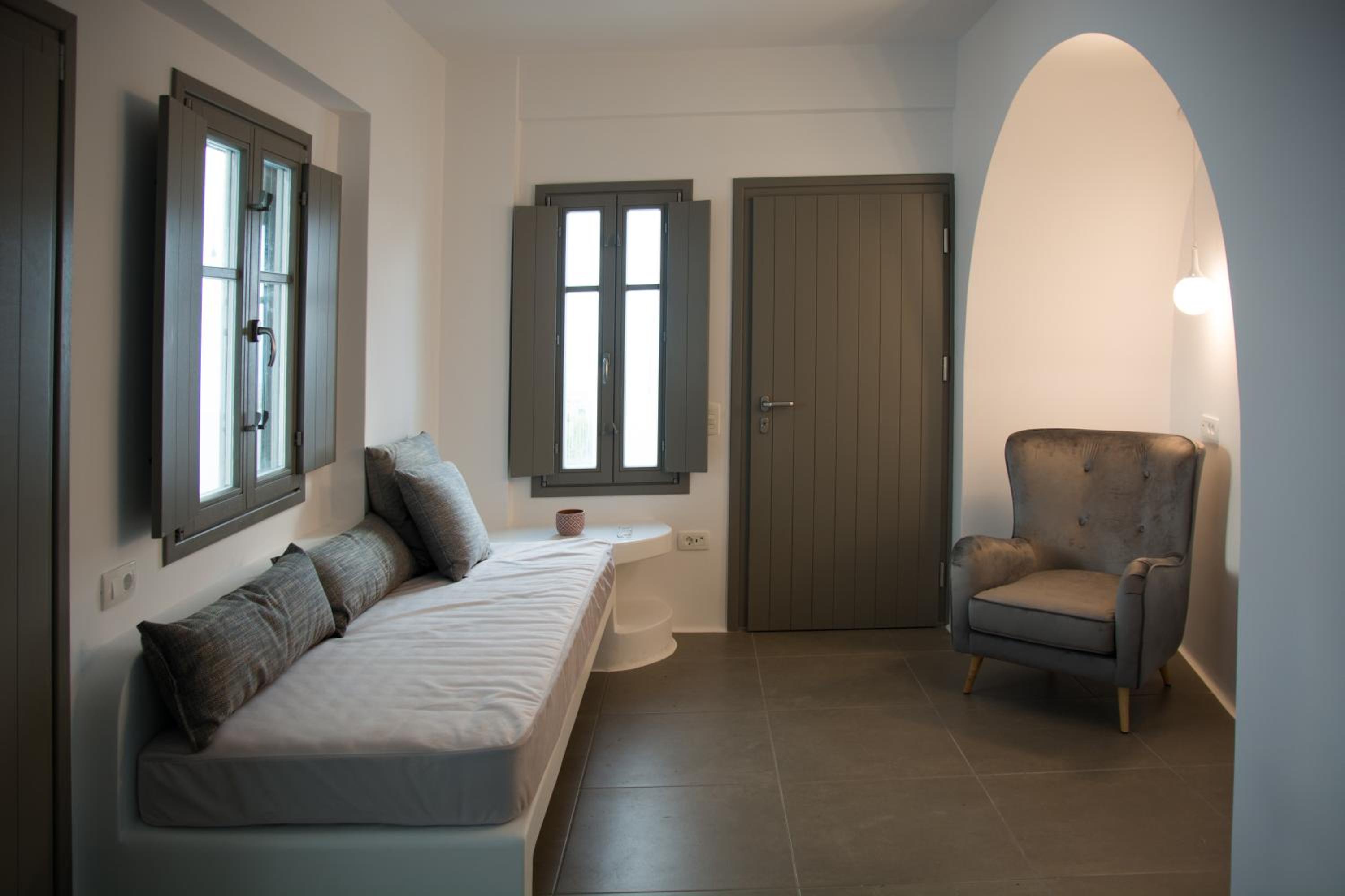 Suite with Hot Tub - Photo 5