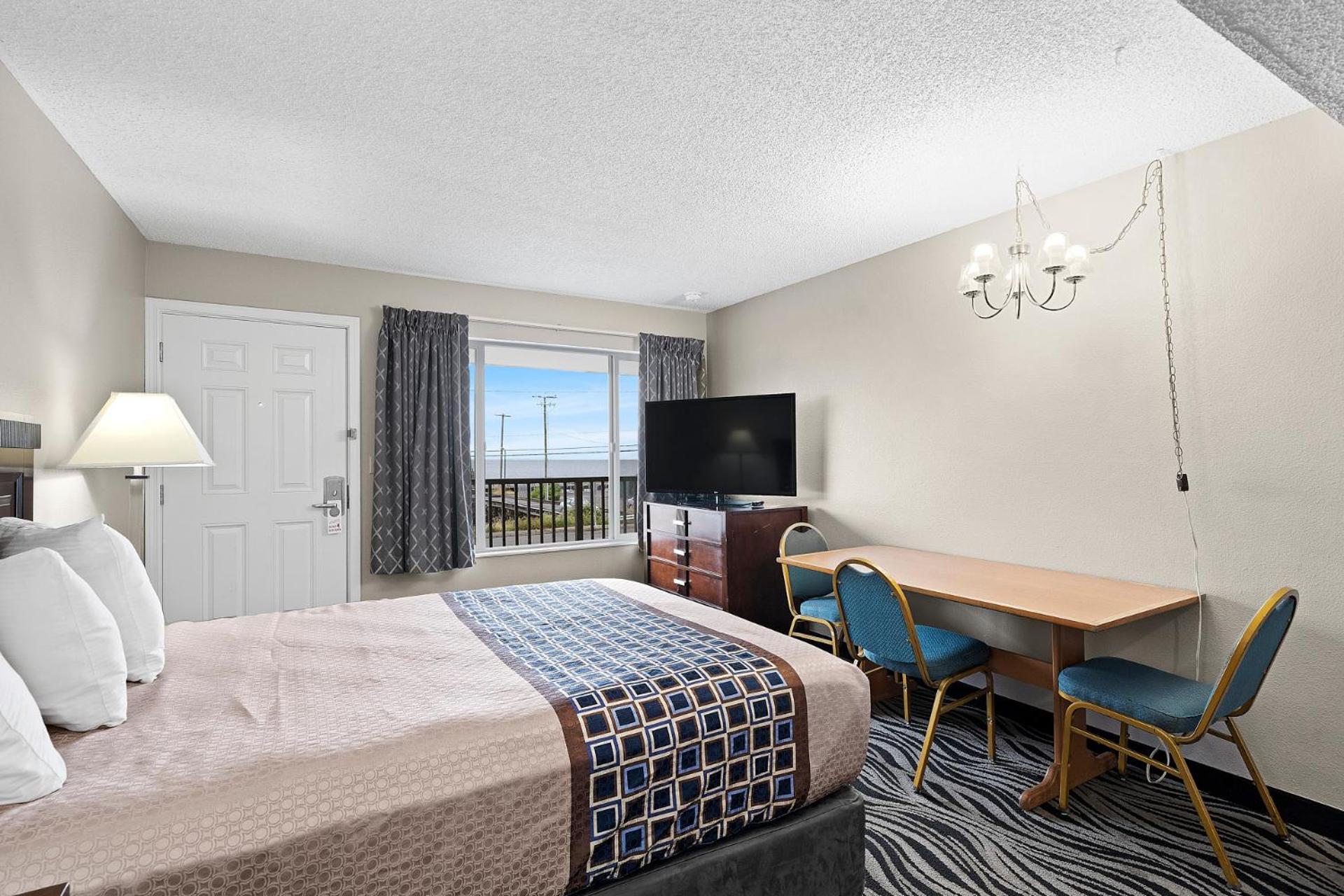Deluxe Queen Suite photo 1