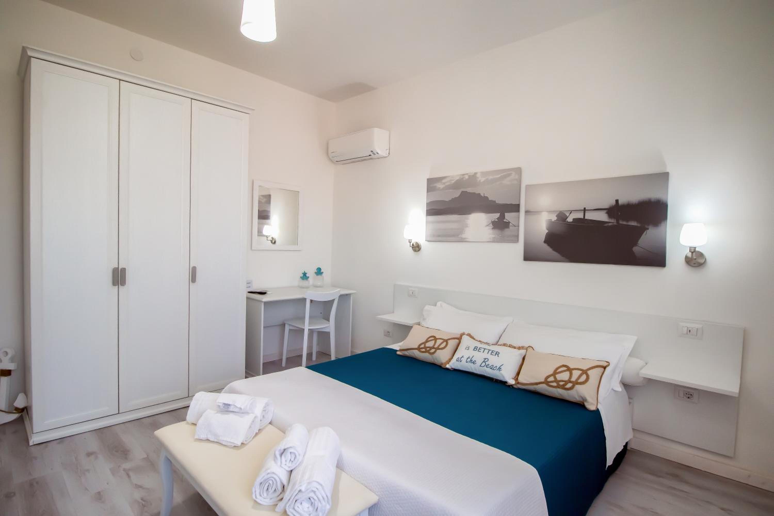 Queen Suite with Pool View