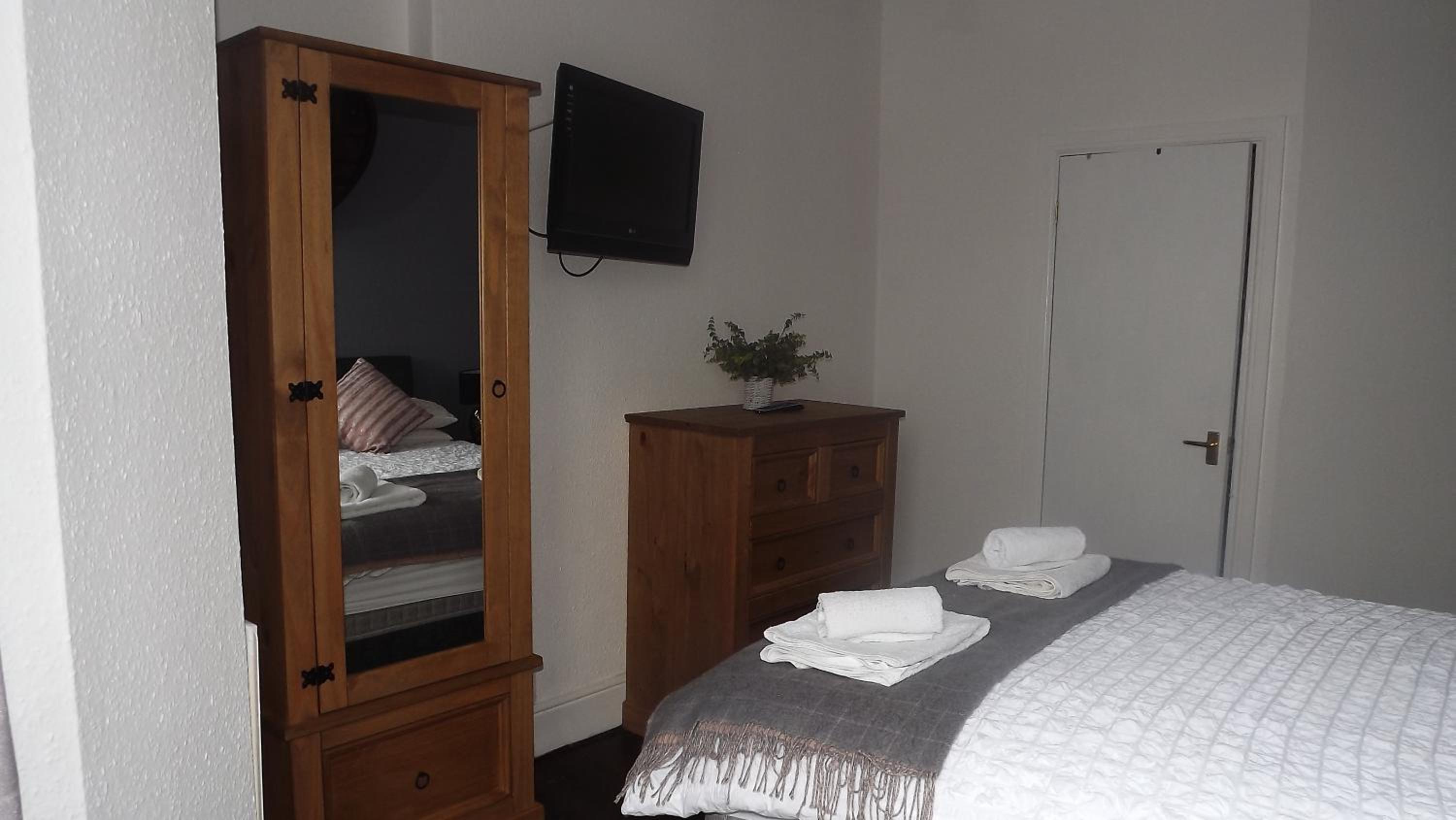 Standard Double Room - Photo 11