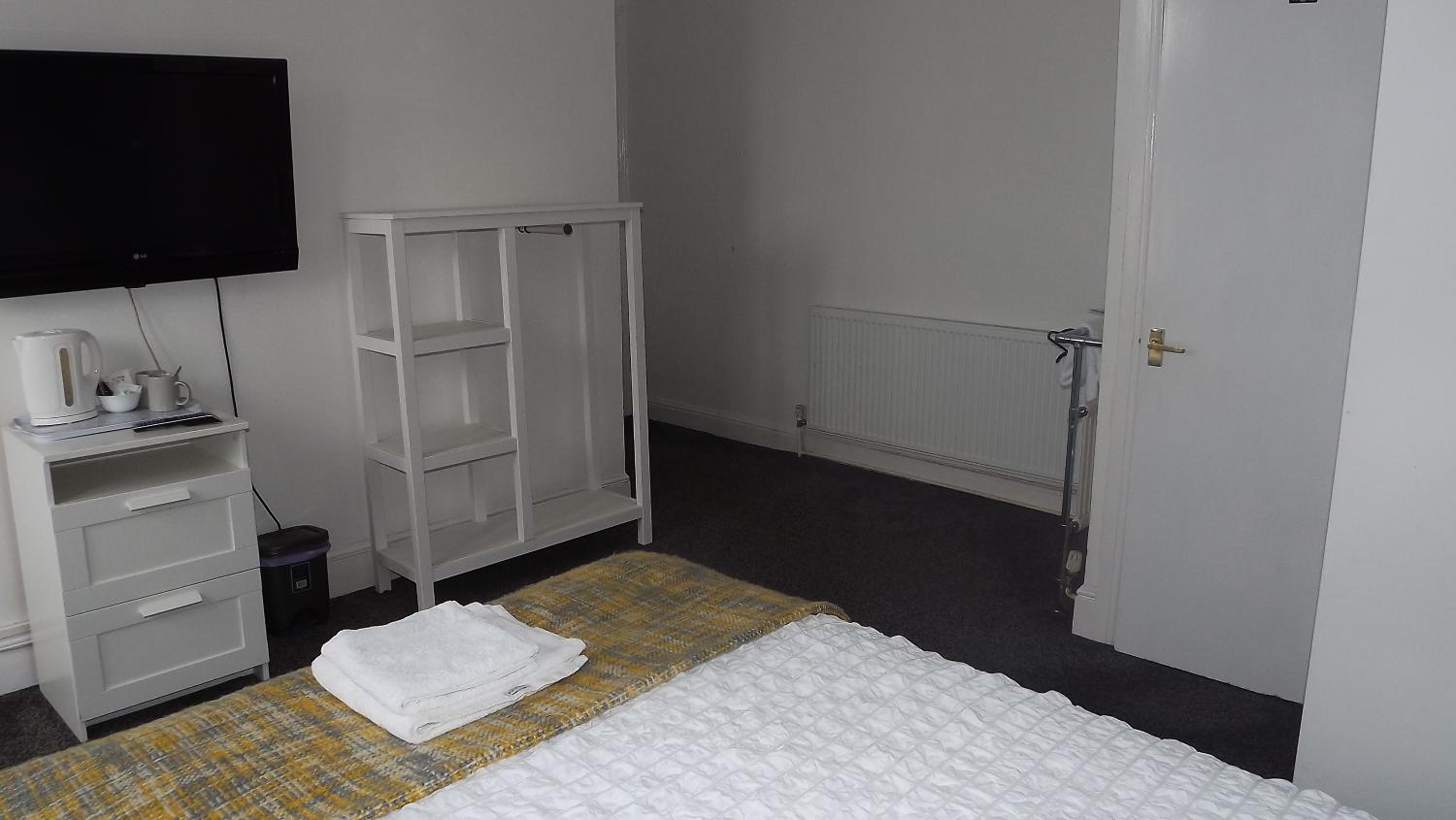 Standard Double Room - Photo 16