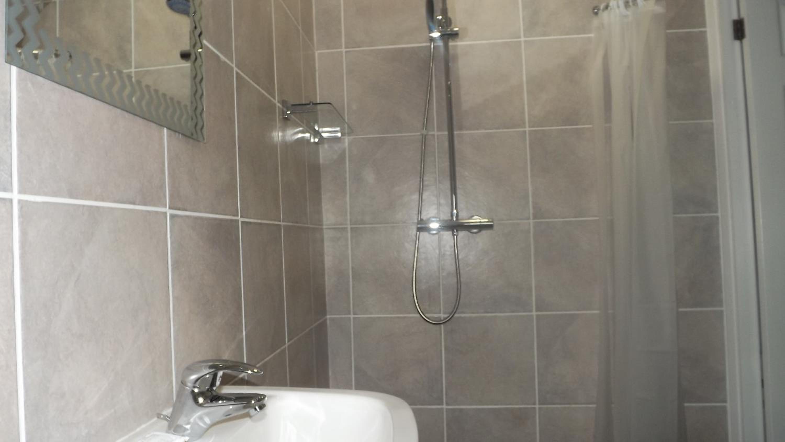 Standard Double Room - Photo 22