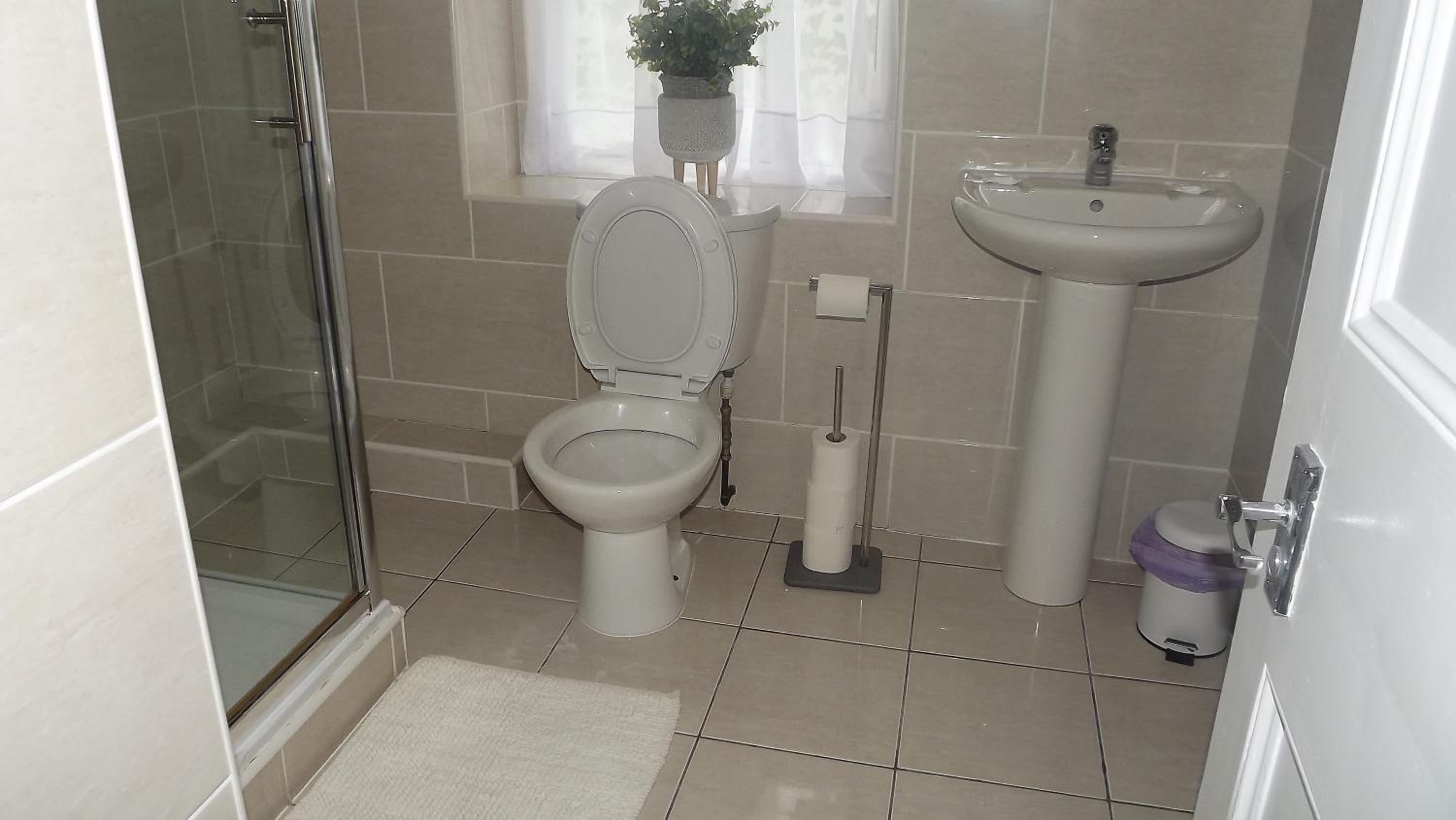 Family Room With Shower photo 2