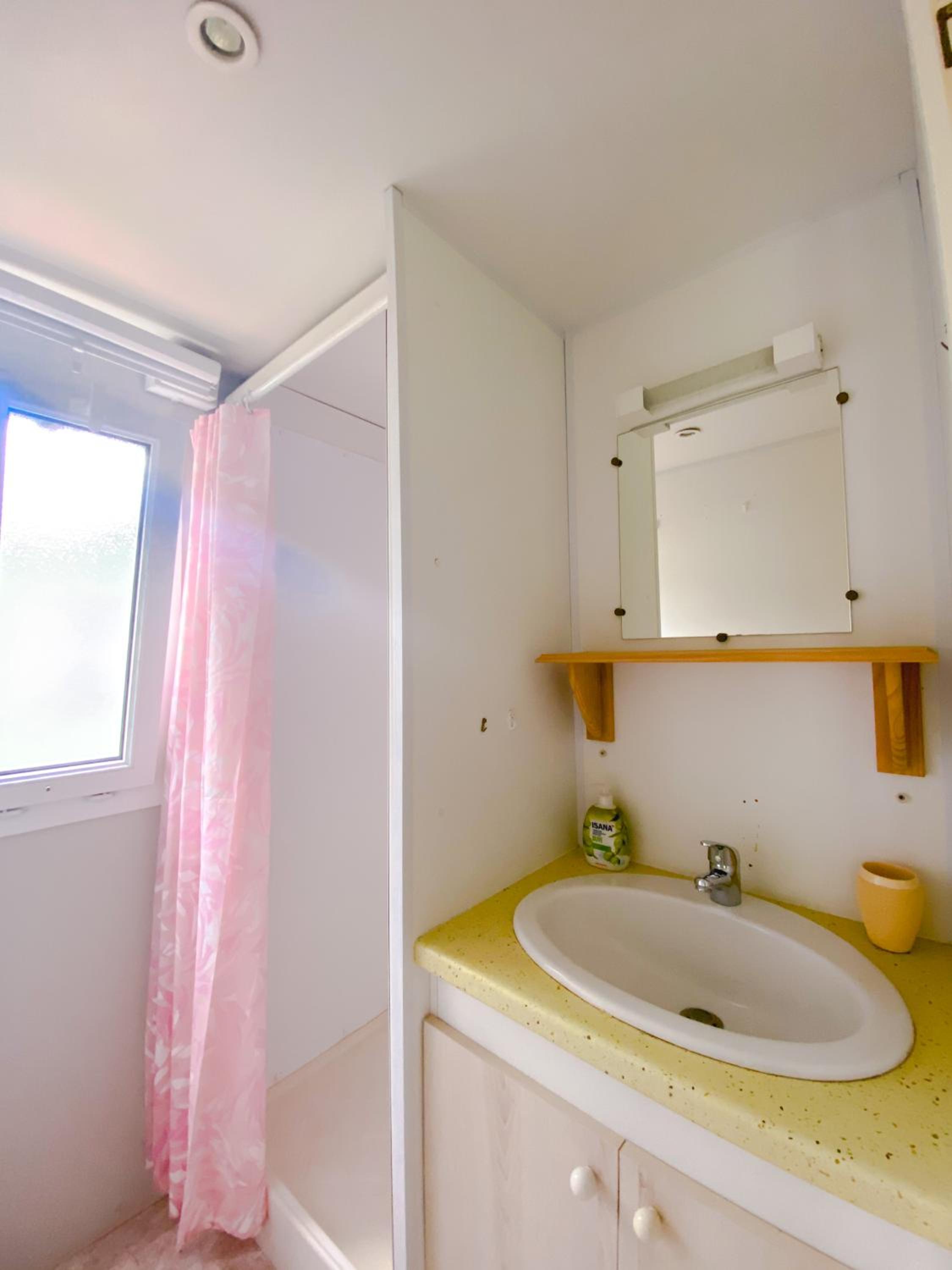 Mobile Home photo 3