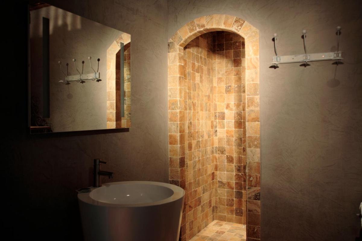 Deluxe Double Room with Shower photo 3