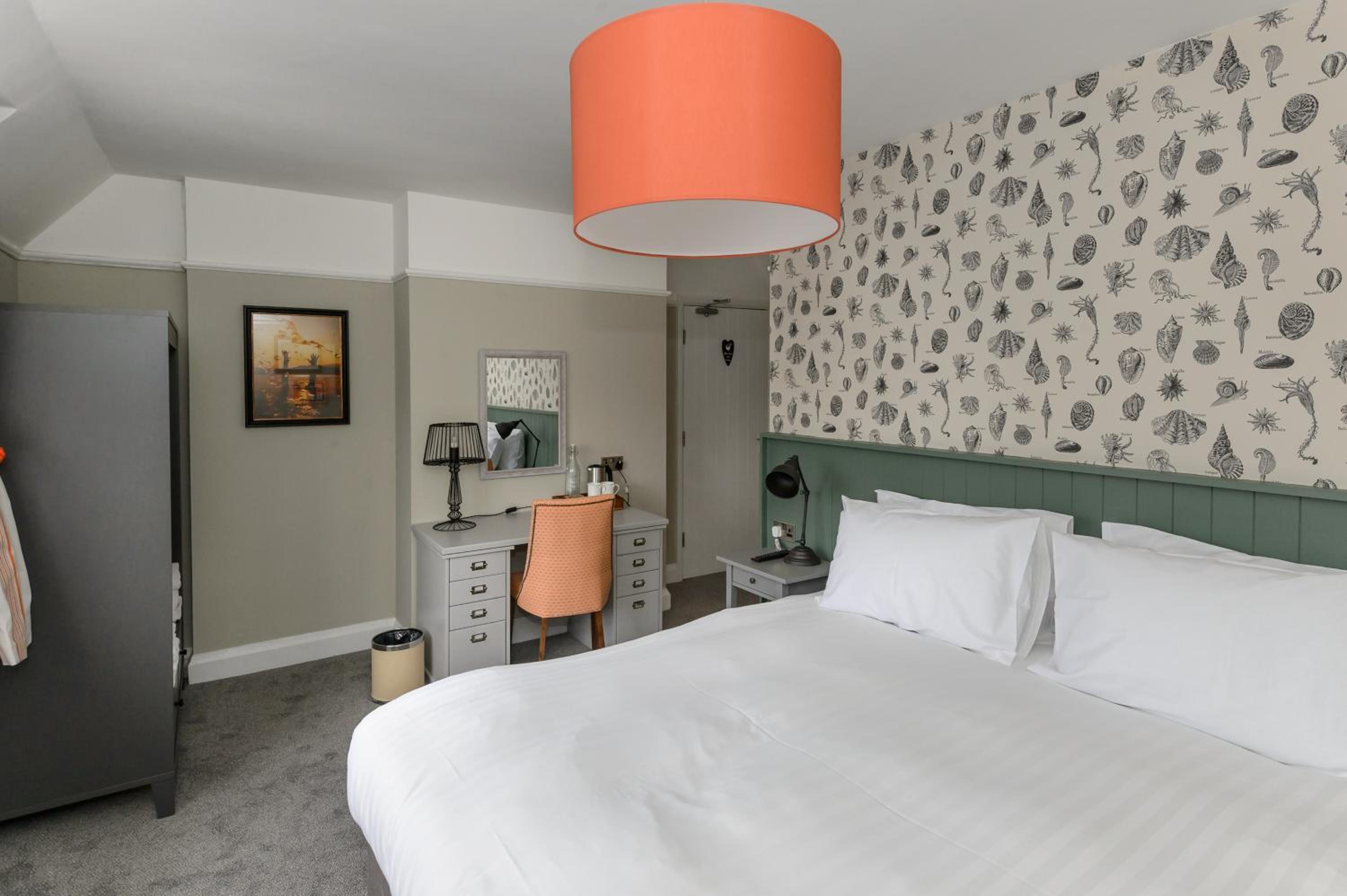 Double or Twin Room with Private Bathroom - Photo 2