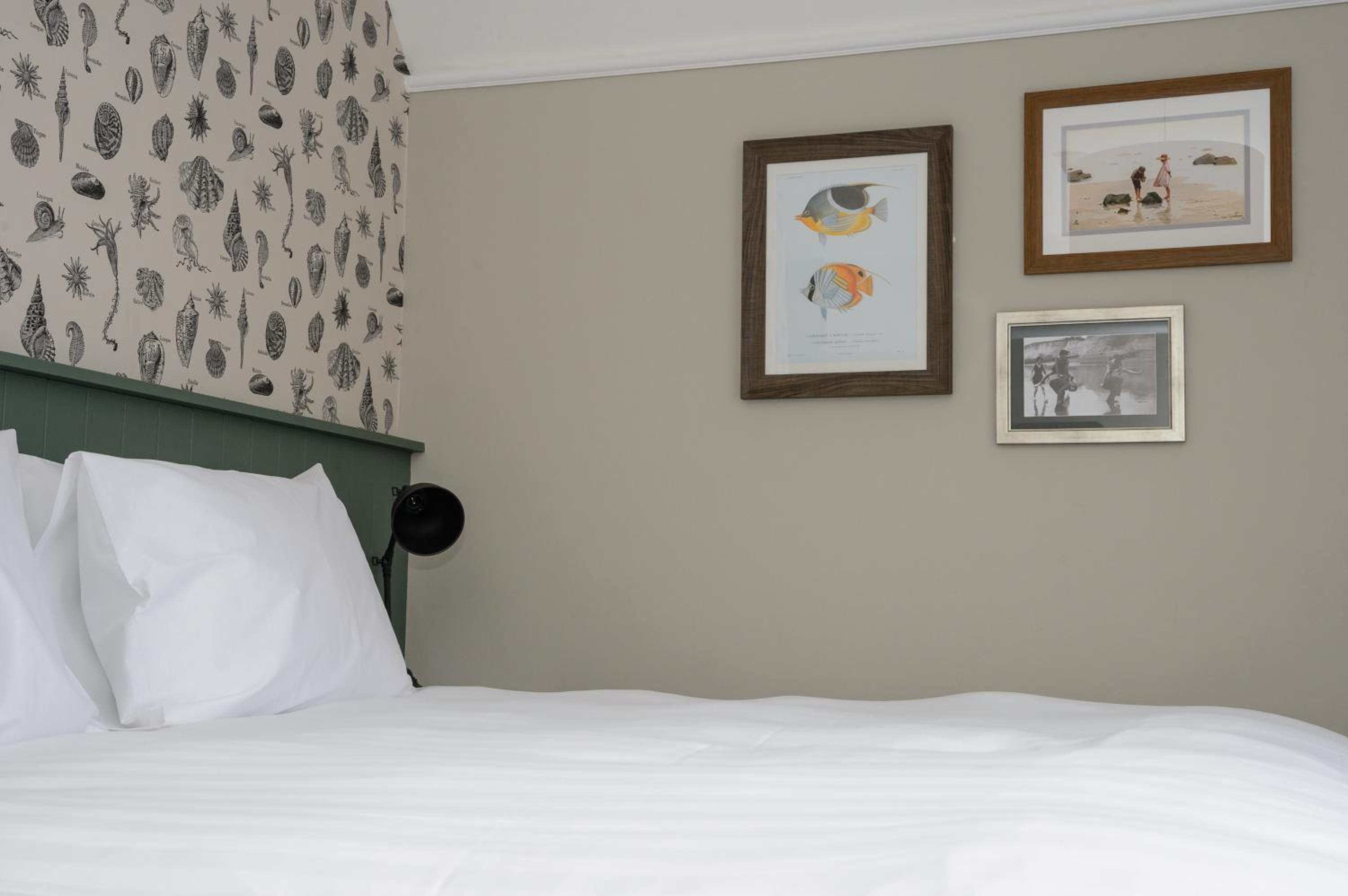 Double or Twin Room with Private Bathroom - Photo 3