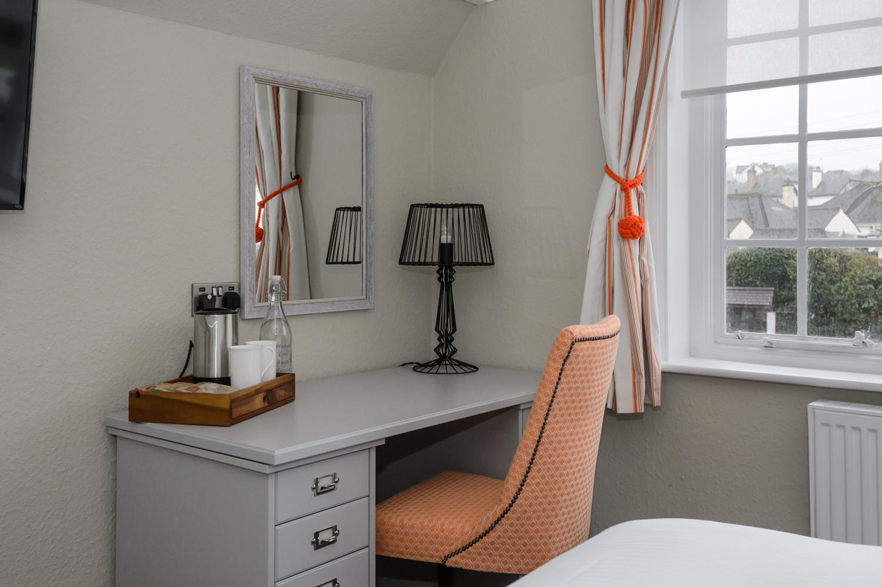Double or Twin Room with Private Bathroom - Photo 4