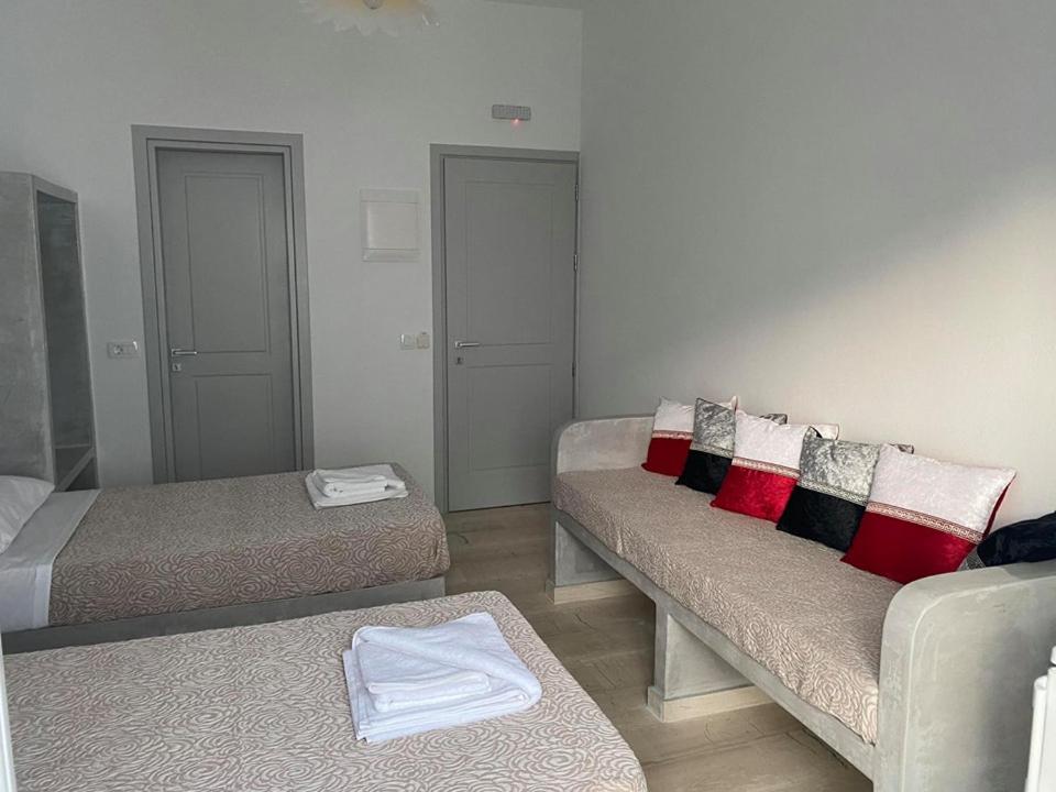 Twin Room - Photo 10