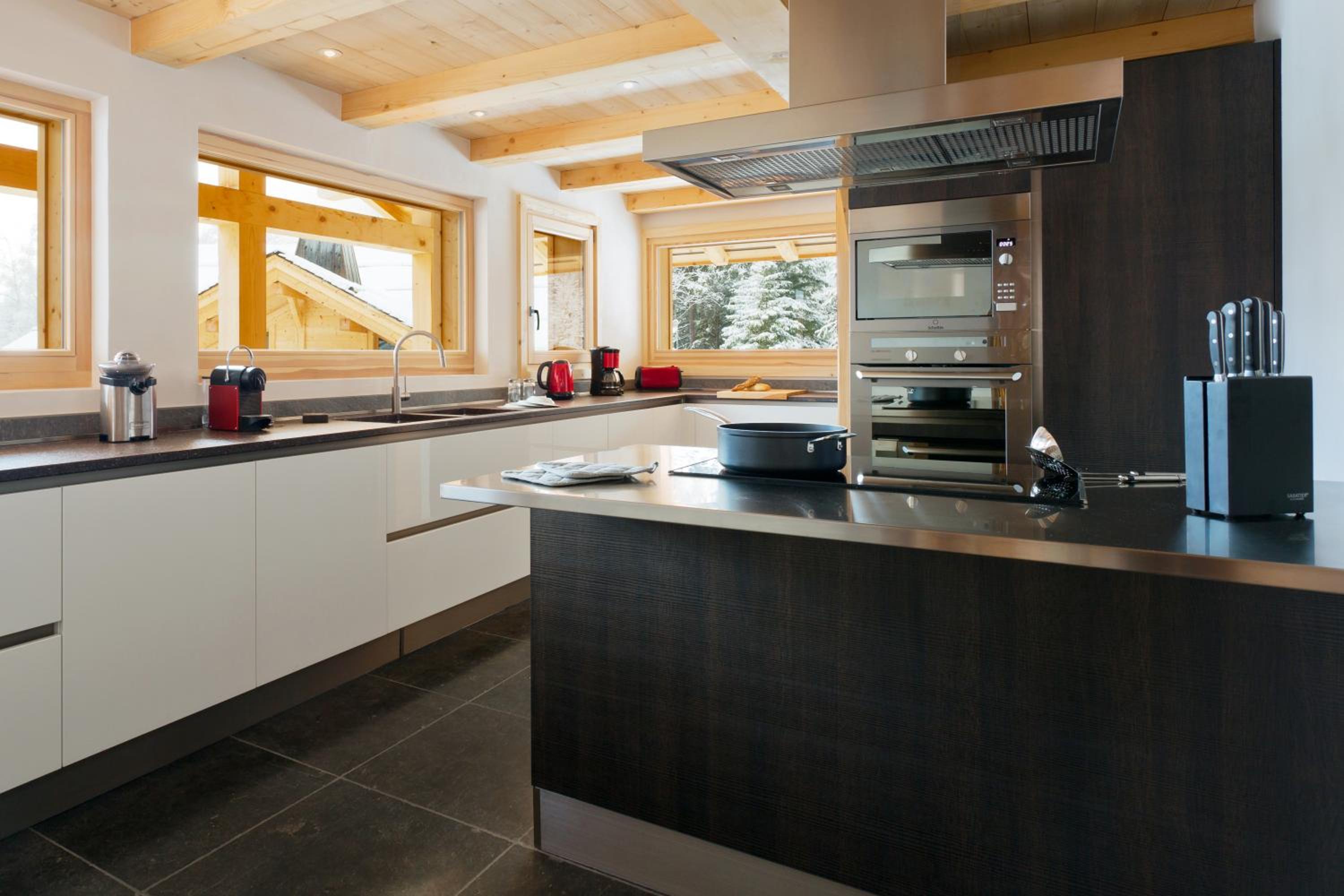 Five-Bedroom Chalet photo 3