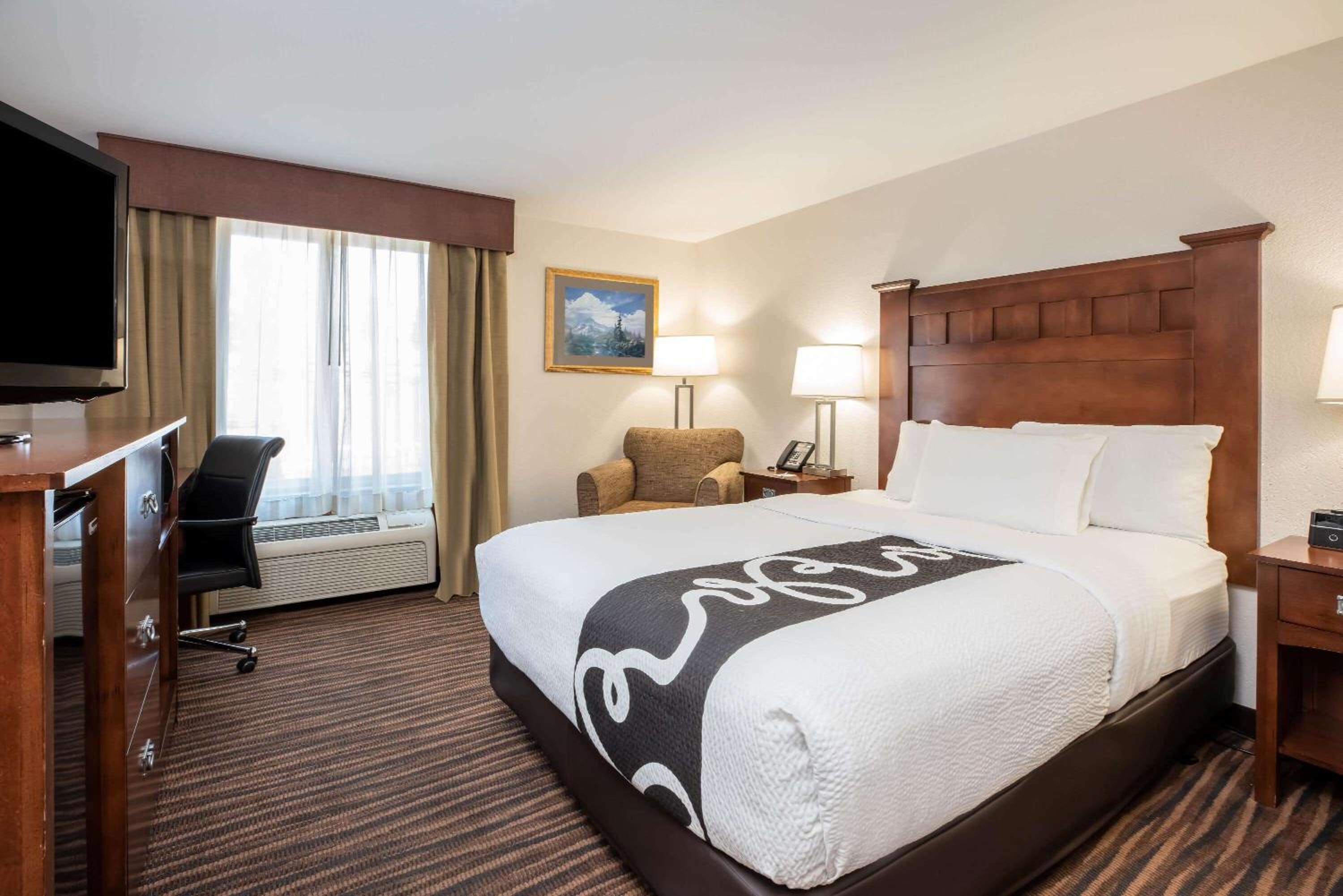 Standard Queen Room - Photo 4