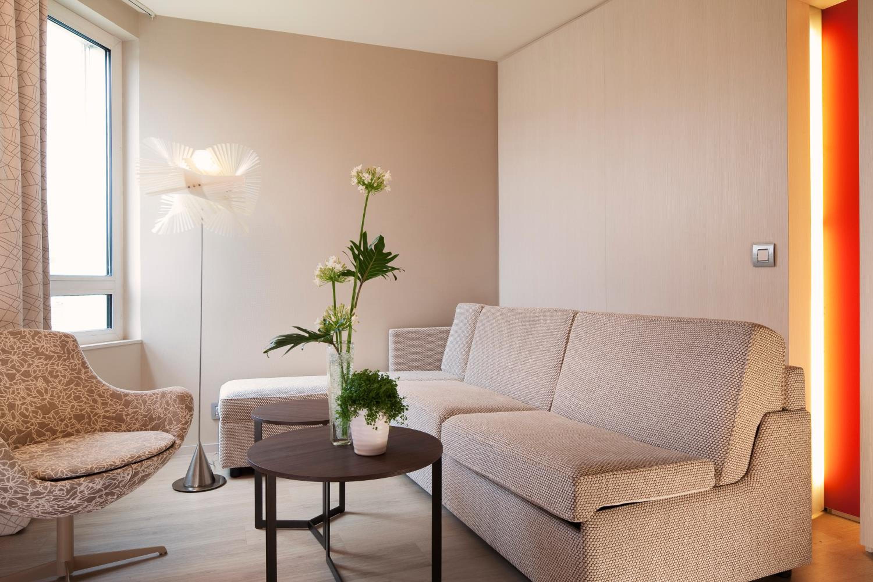 Family Room - Photo 6