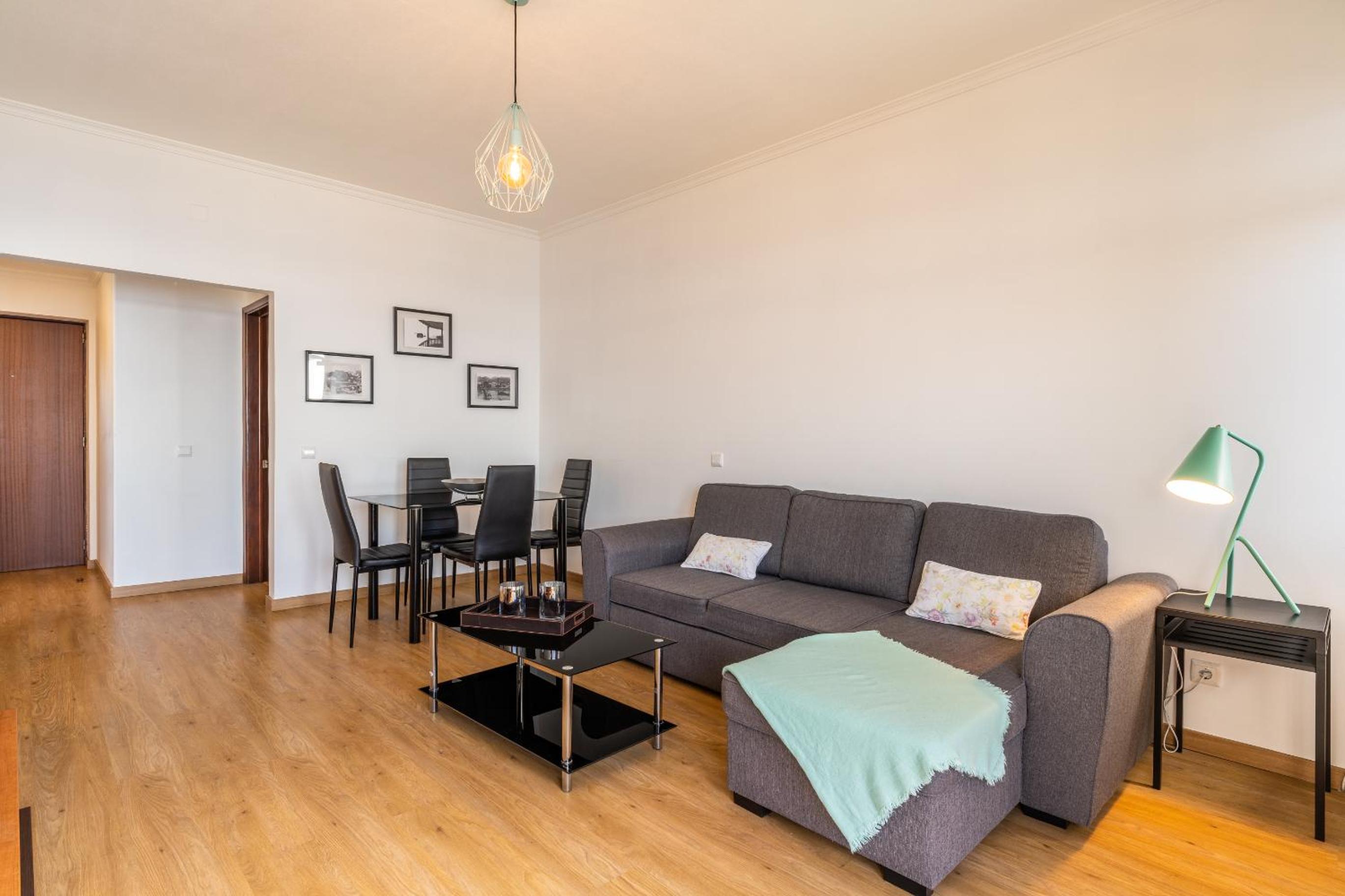 One-Bedroom Apartment with Balcony photo 3