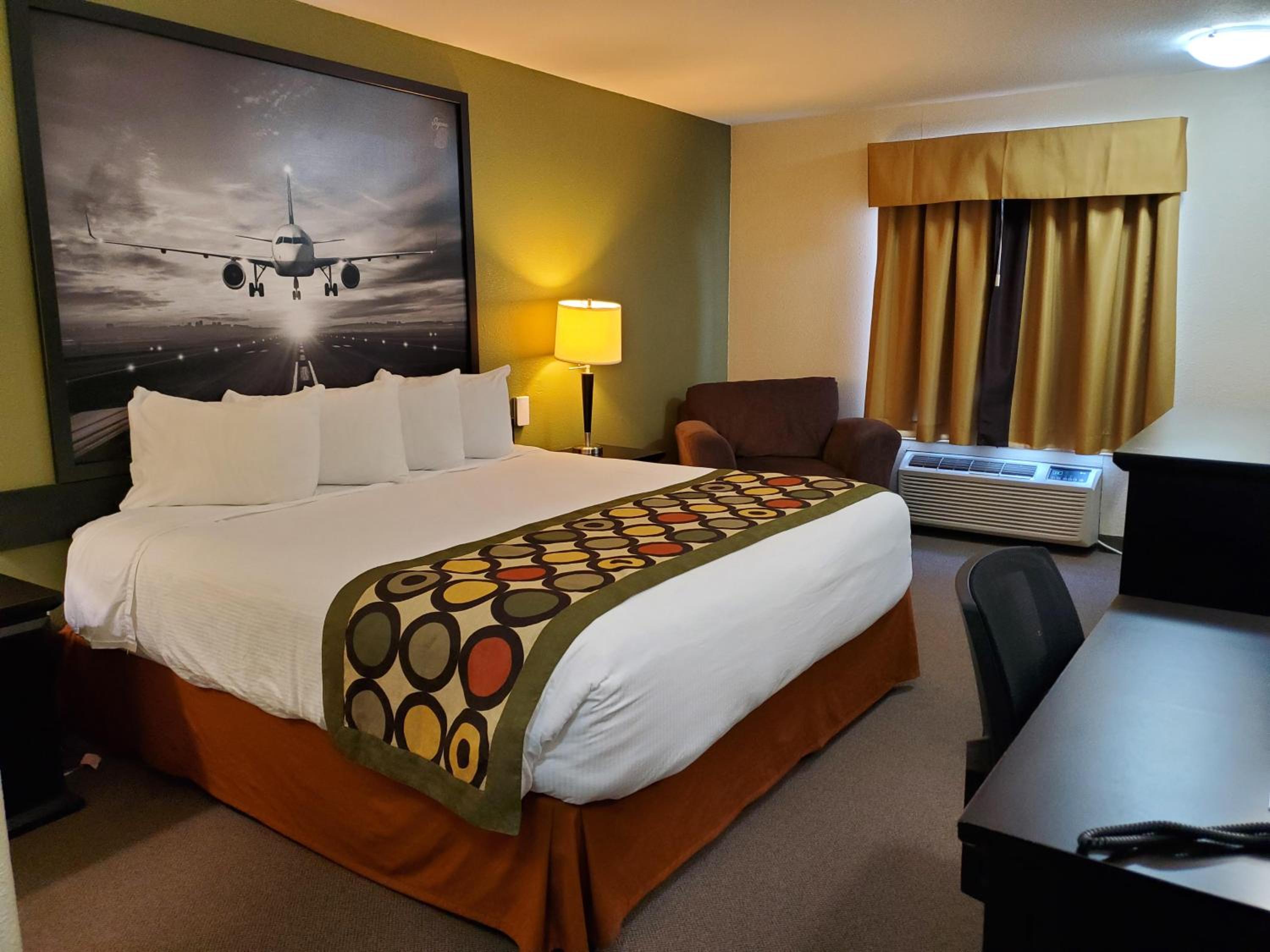 King Room - Non-Smoking - Photo 5