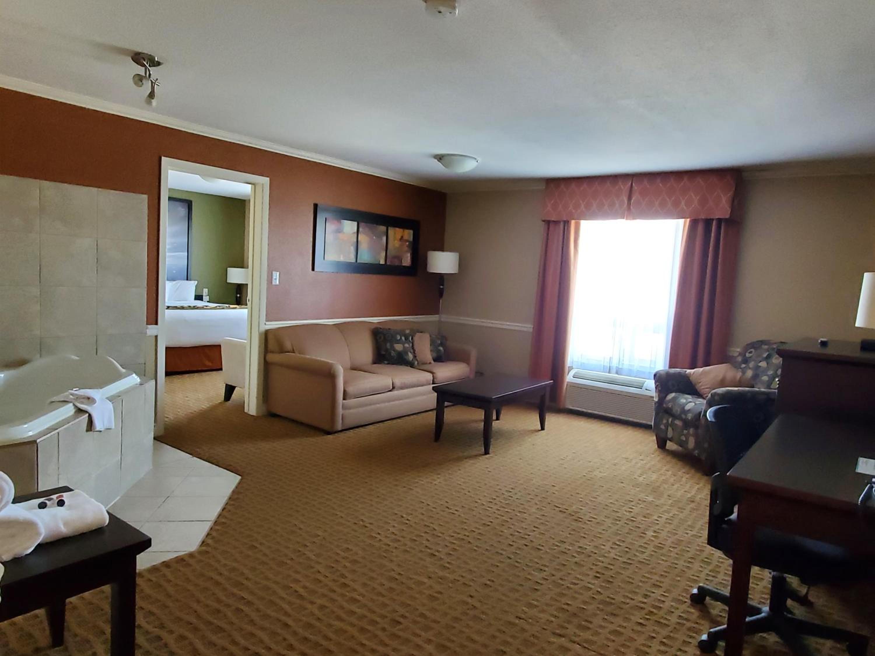 King Suite with Spa Bath- Non-Smoking - Photo 6