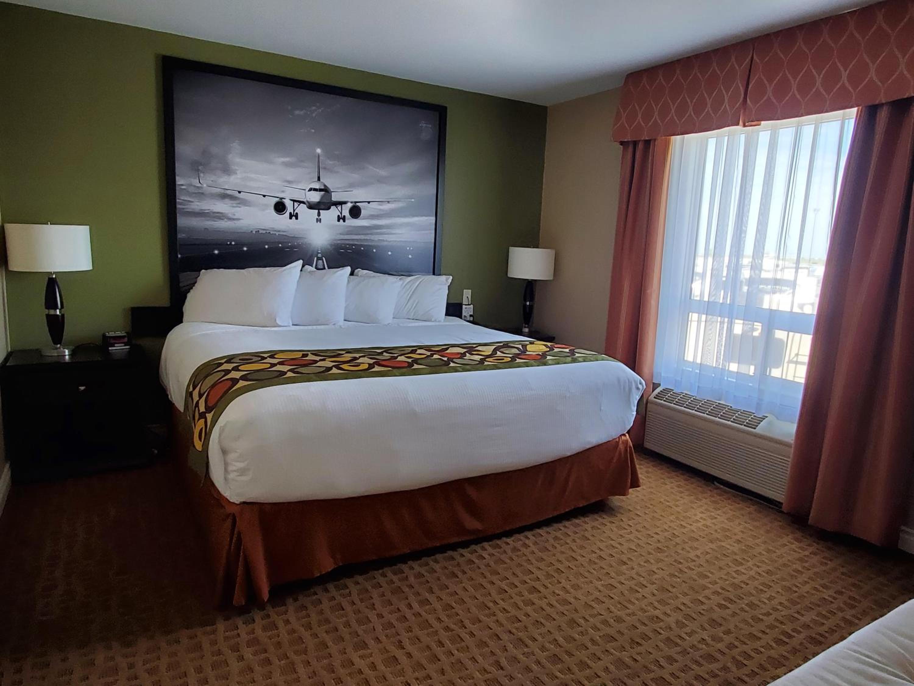 King Suite with Spa Bath- Non-Smoking - Photo 3