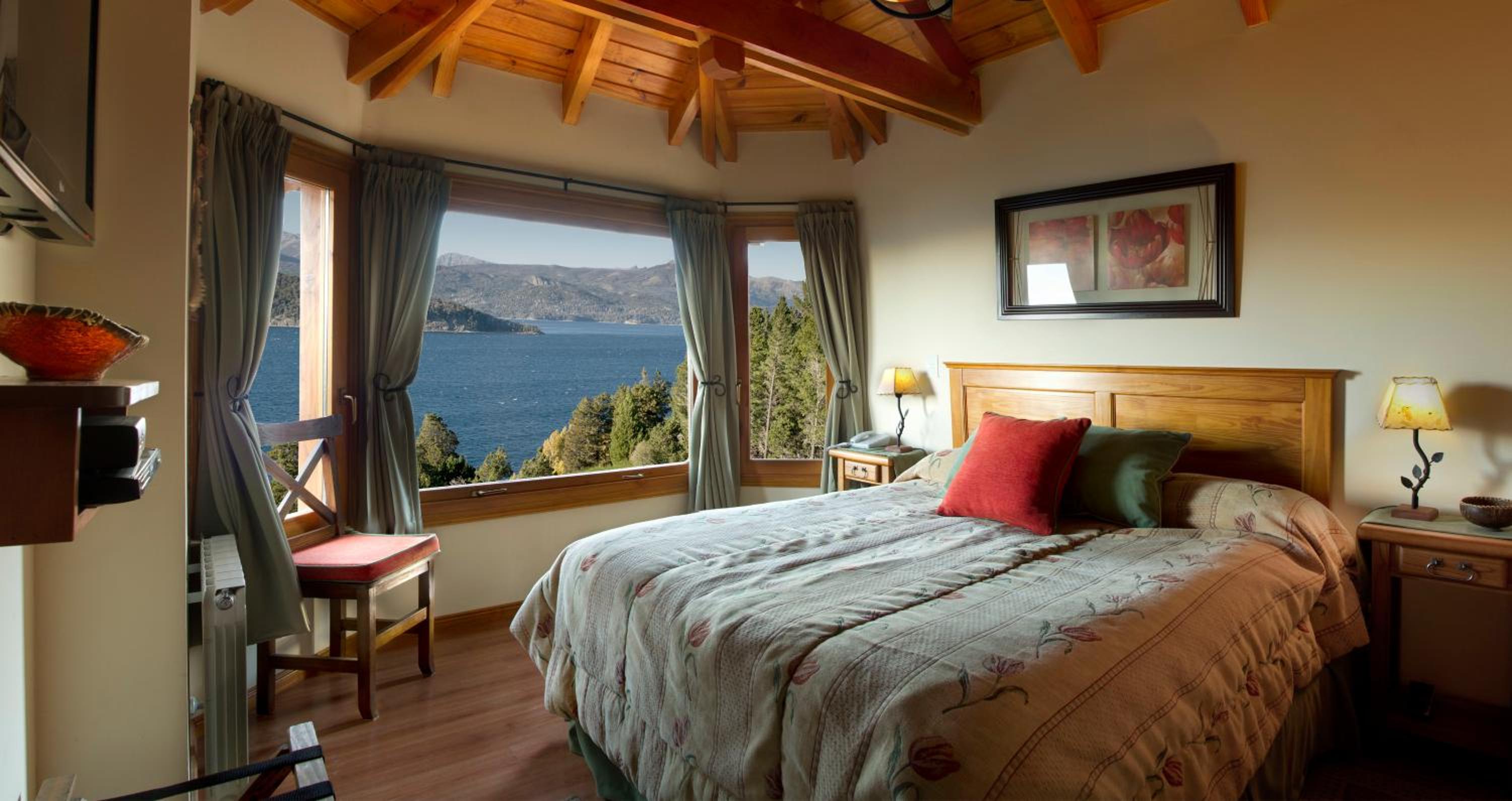 One-Bedroom Bungalow with Lake View photo 1