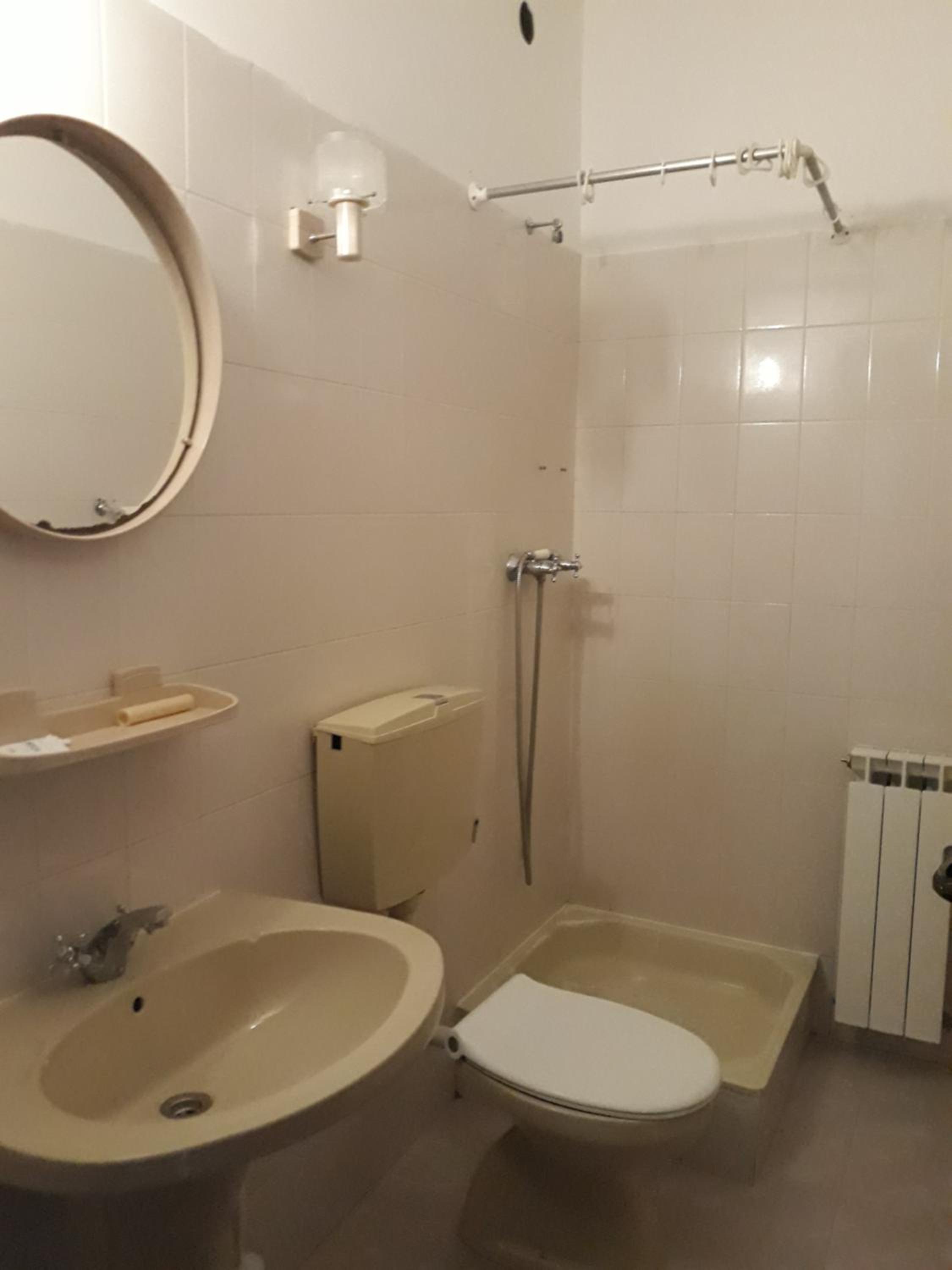 Large Double Room - Photo 6