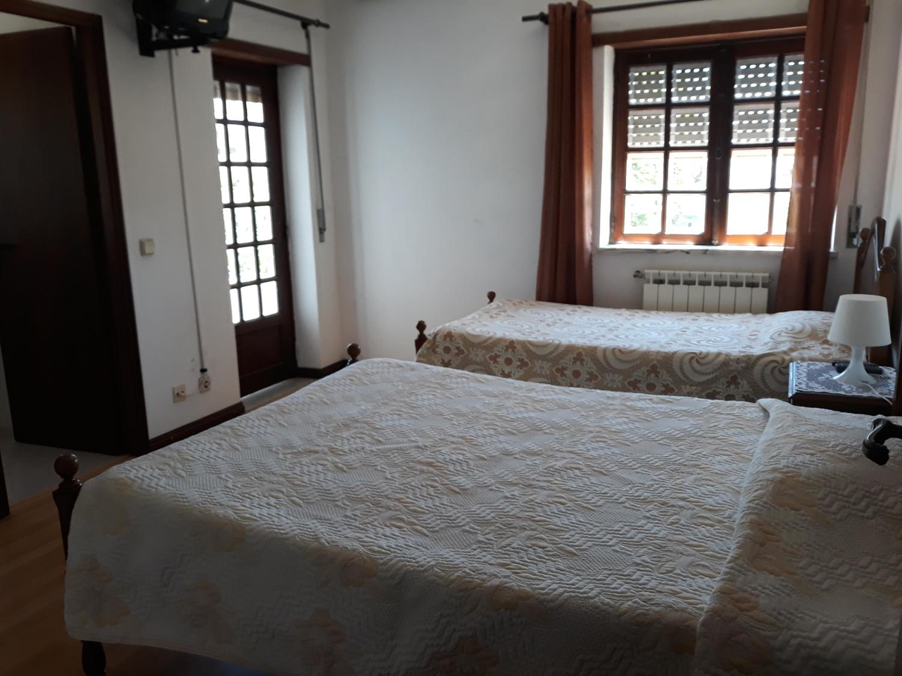 Large Double Room - Photo 1