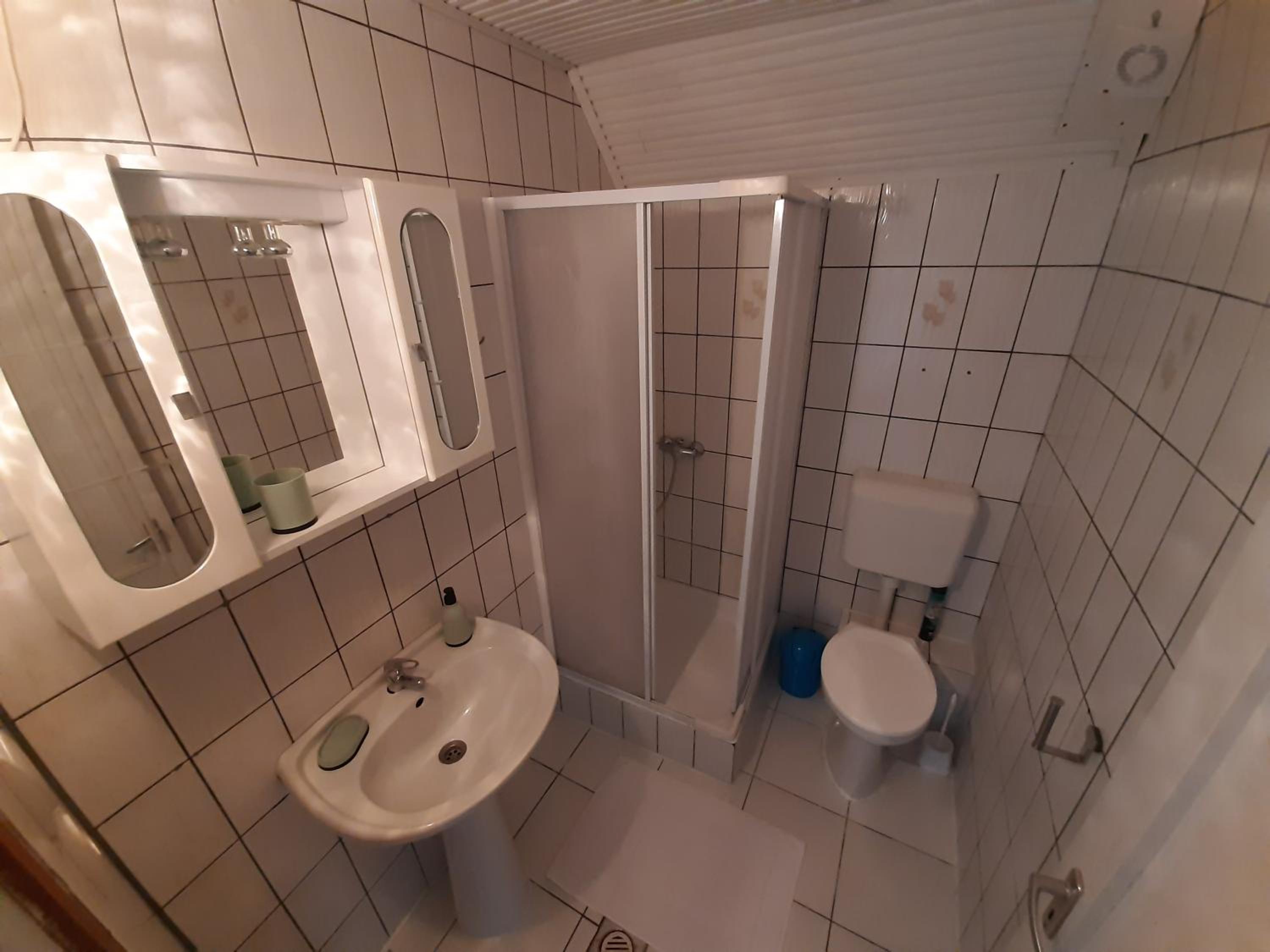 Triple Room with Balcony - Photo 9