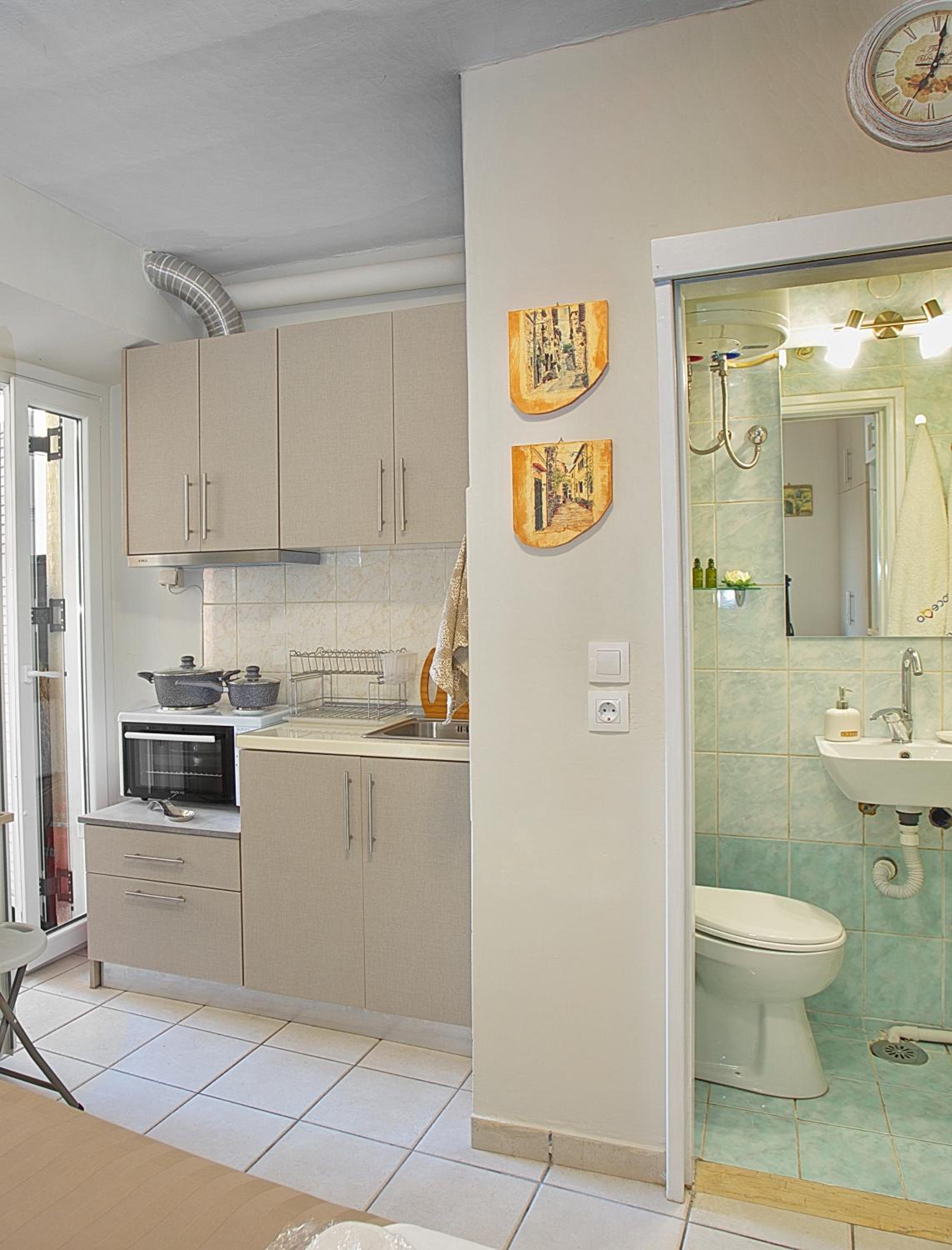 One-Bedroom Apartment - Photo 12