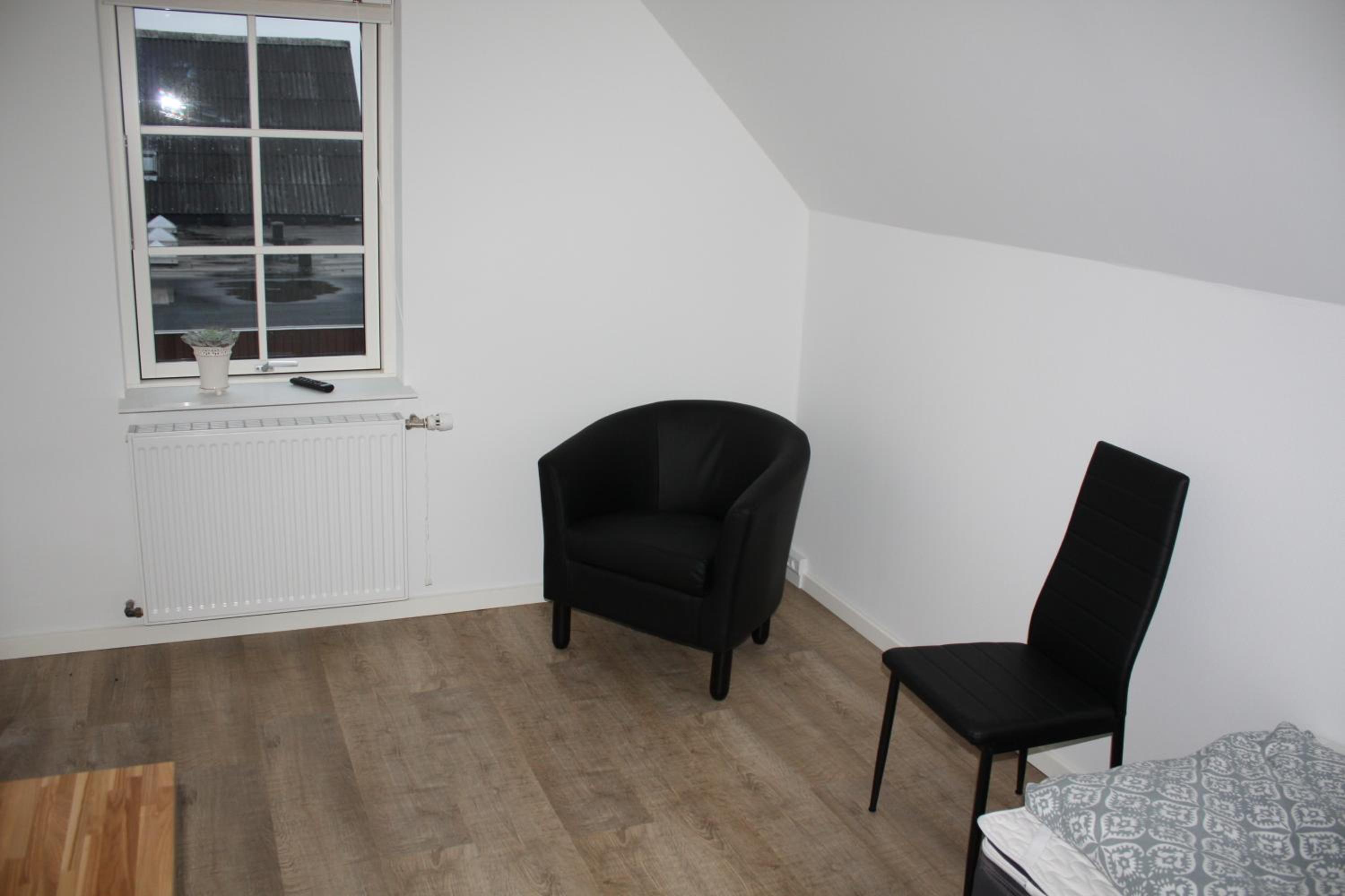 Single Room with Shared Bathroom 1st floor