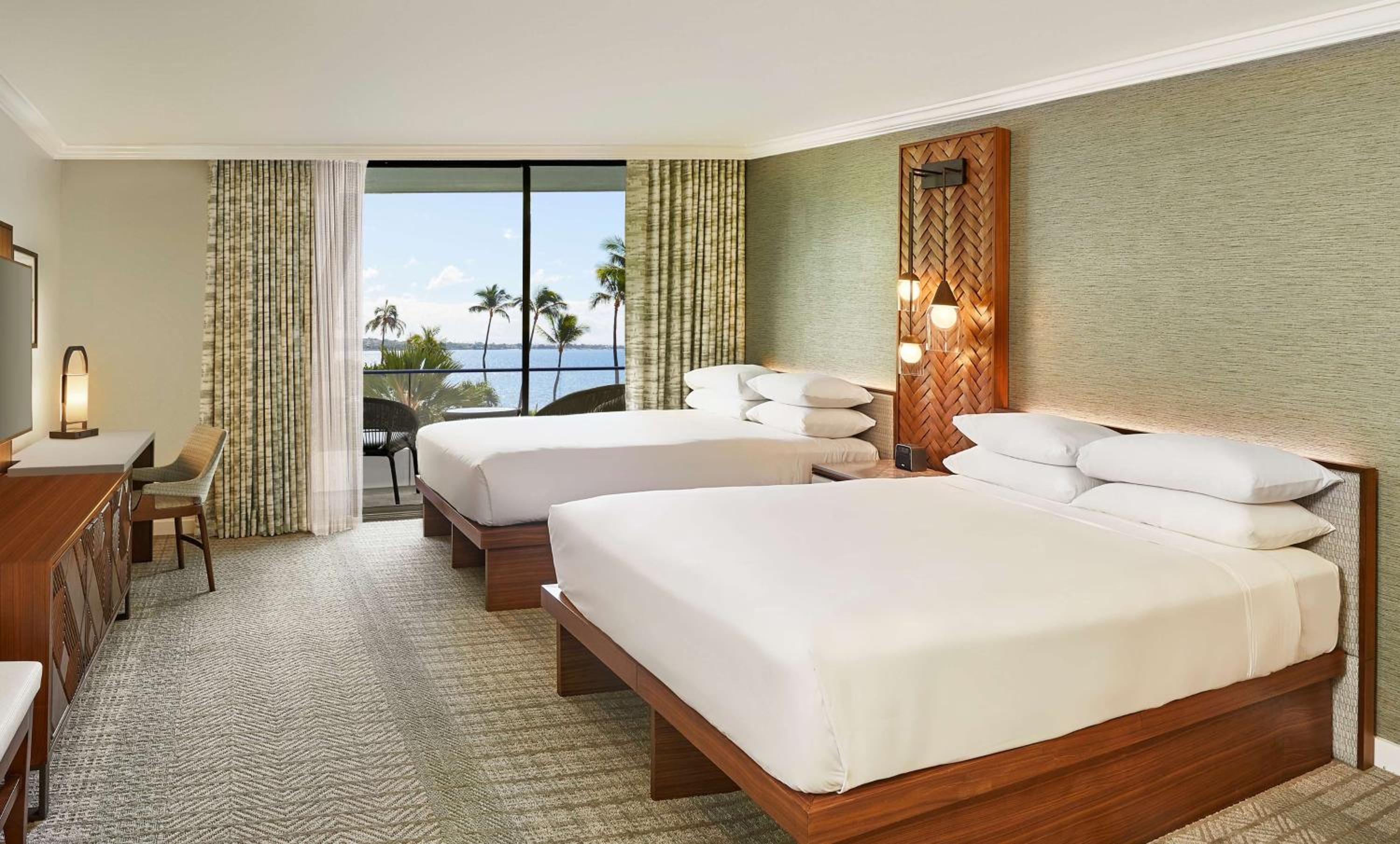 Queen Room with Two Queen Beds and Ocean View thumbnail 6