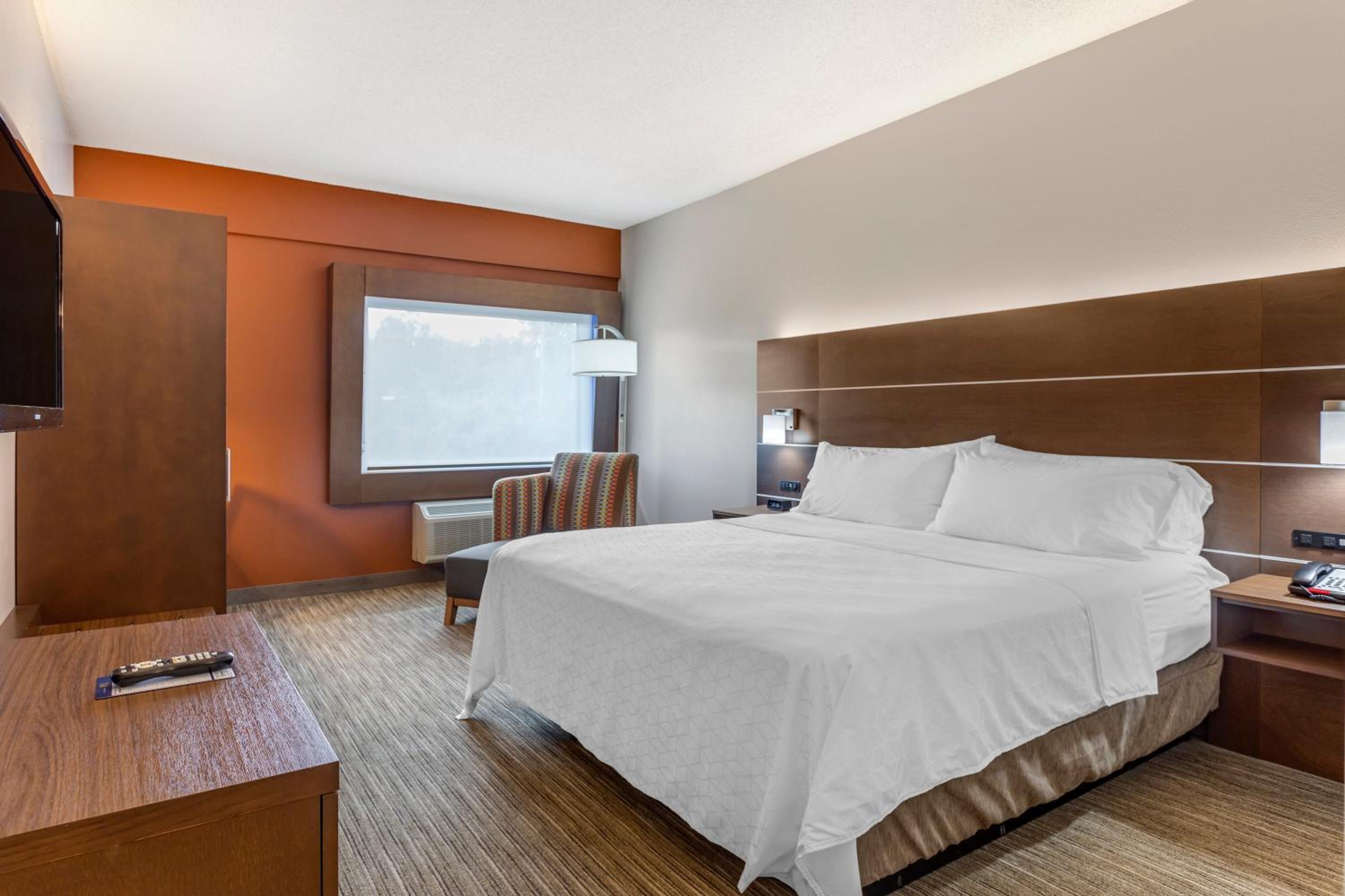 Standard King Room - Photo 2