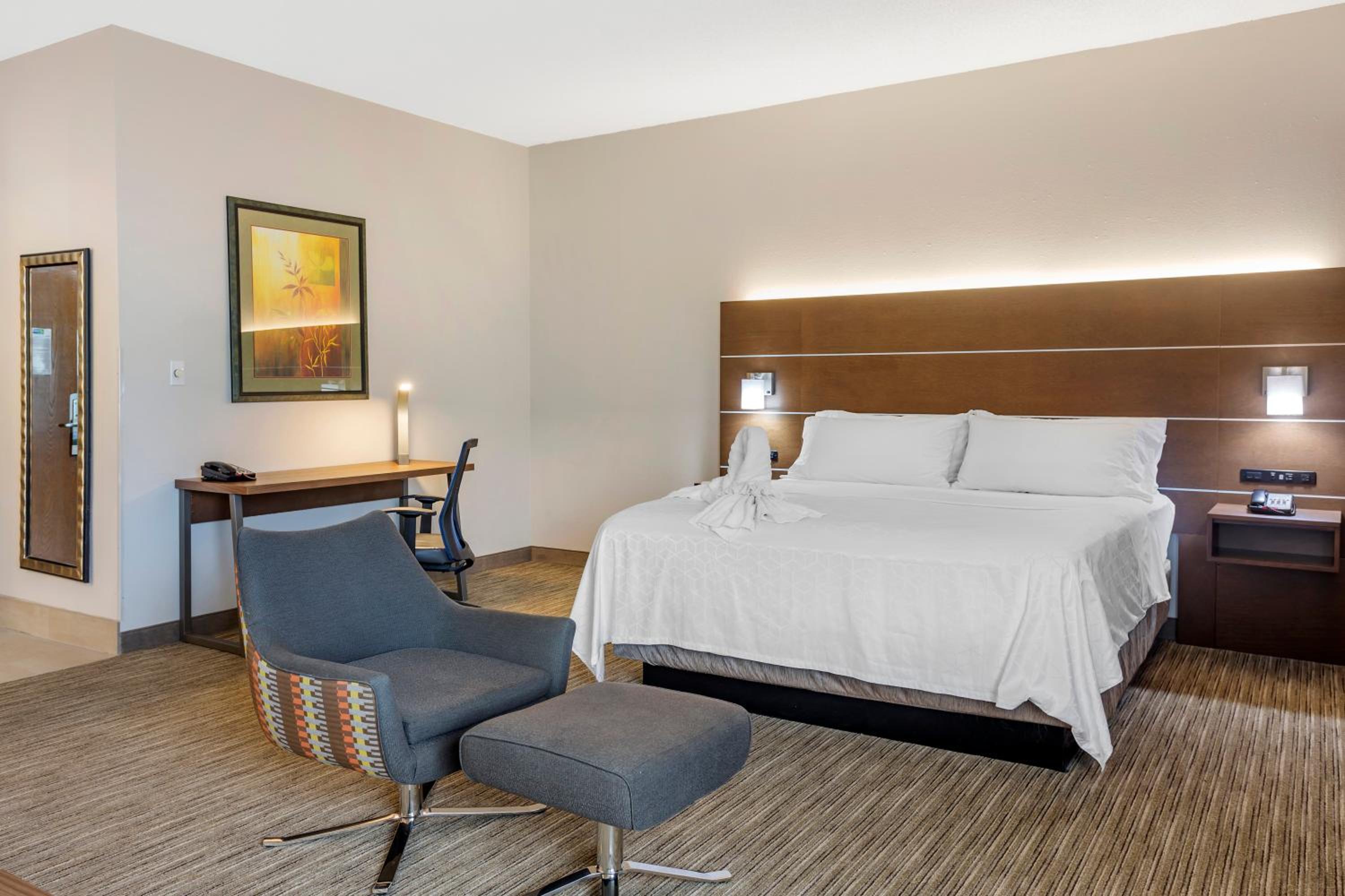 King Suite with Jetted Tub - Photo 1