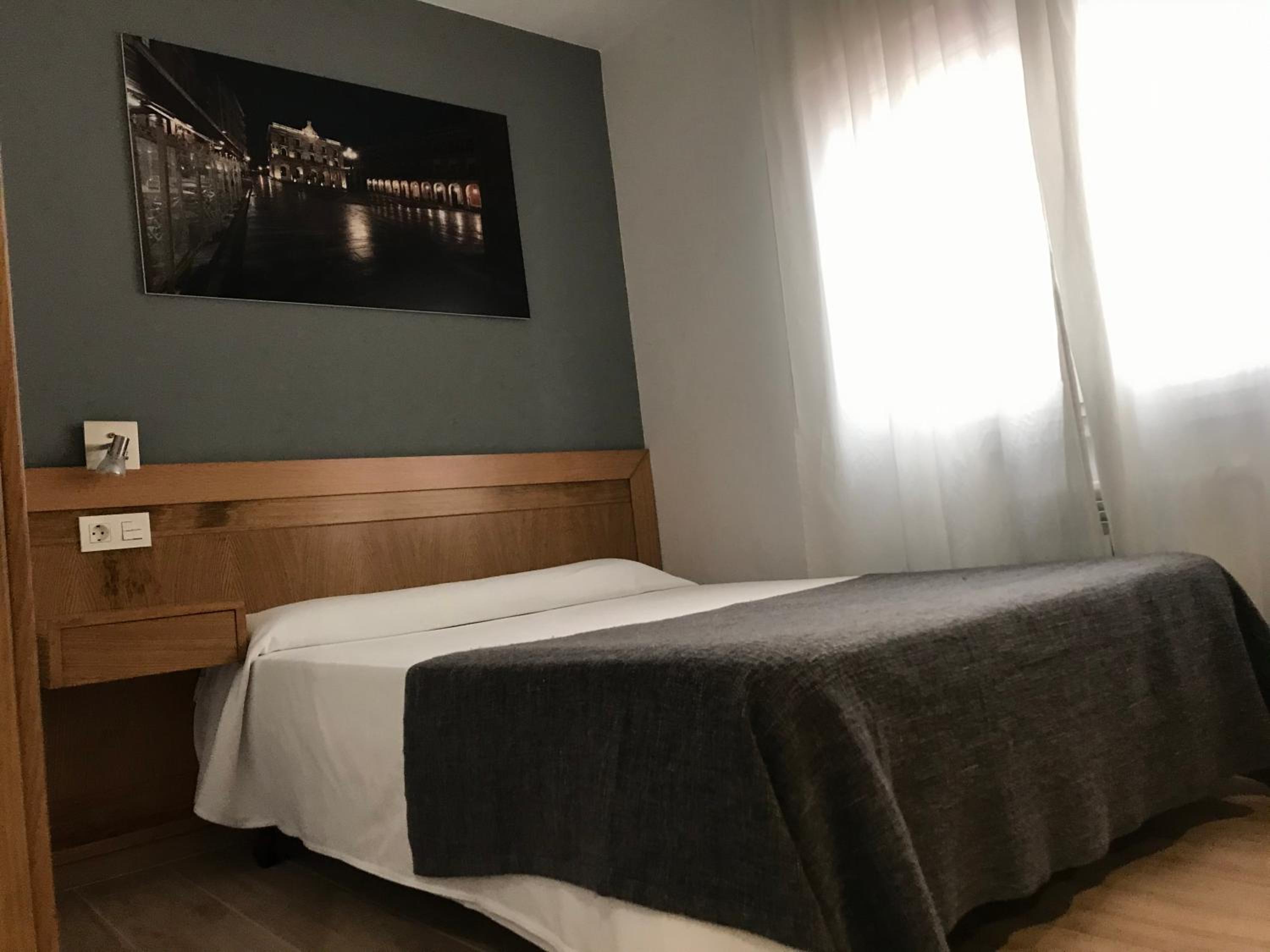 Economy Double Room photo 2