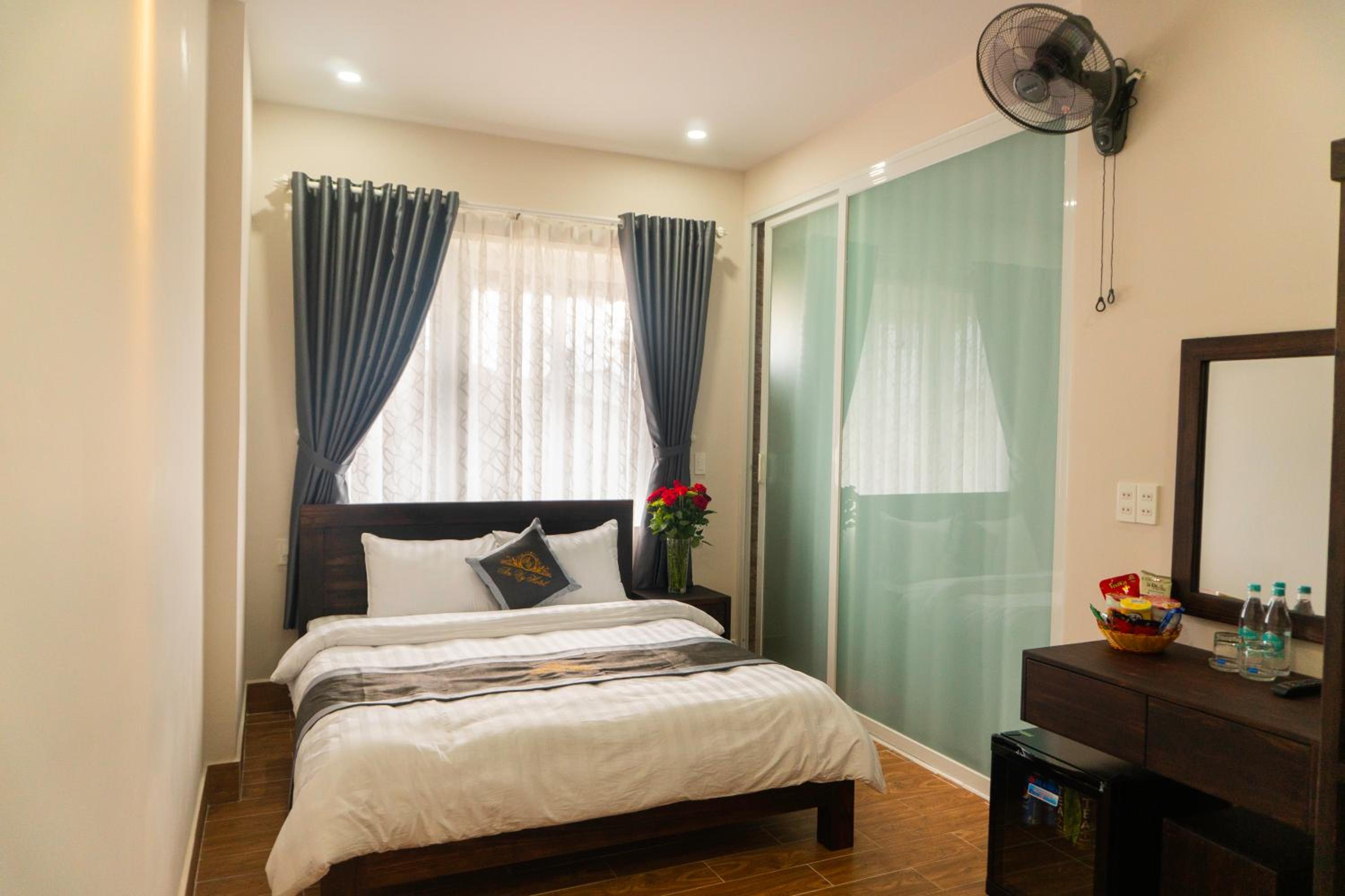 Deluxe Room (2 Adults + 1 Child)