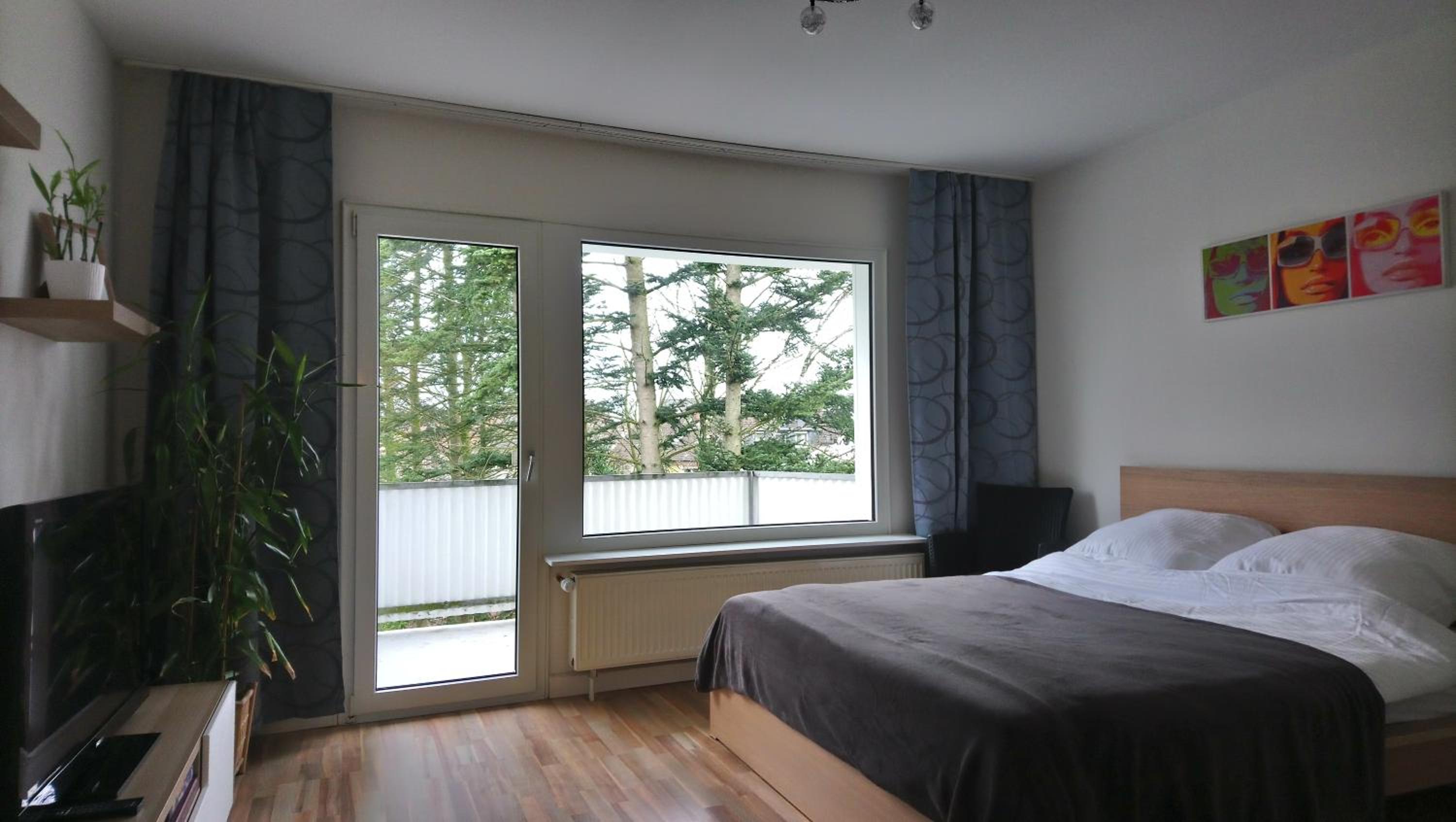 Apartment with Balcony - Photo 5