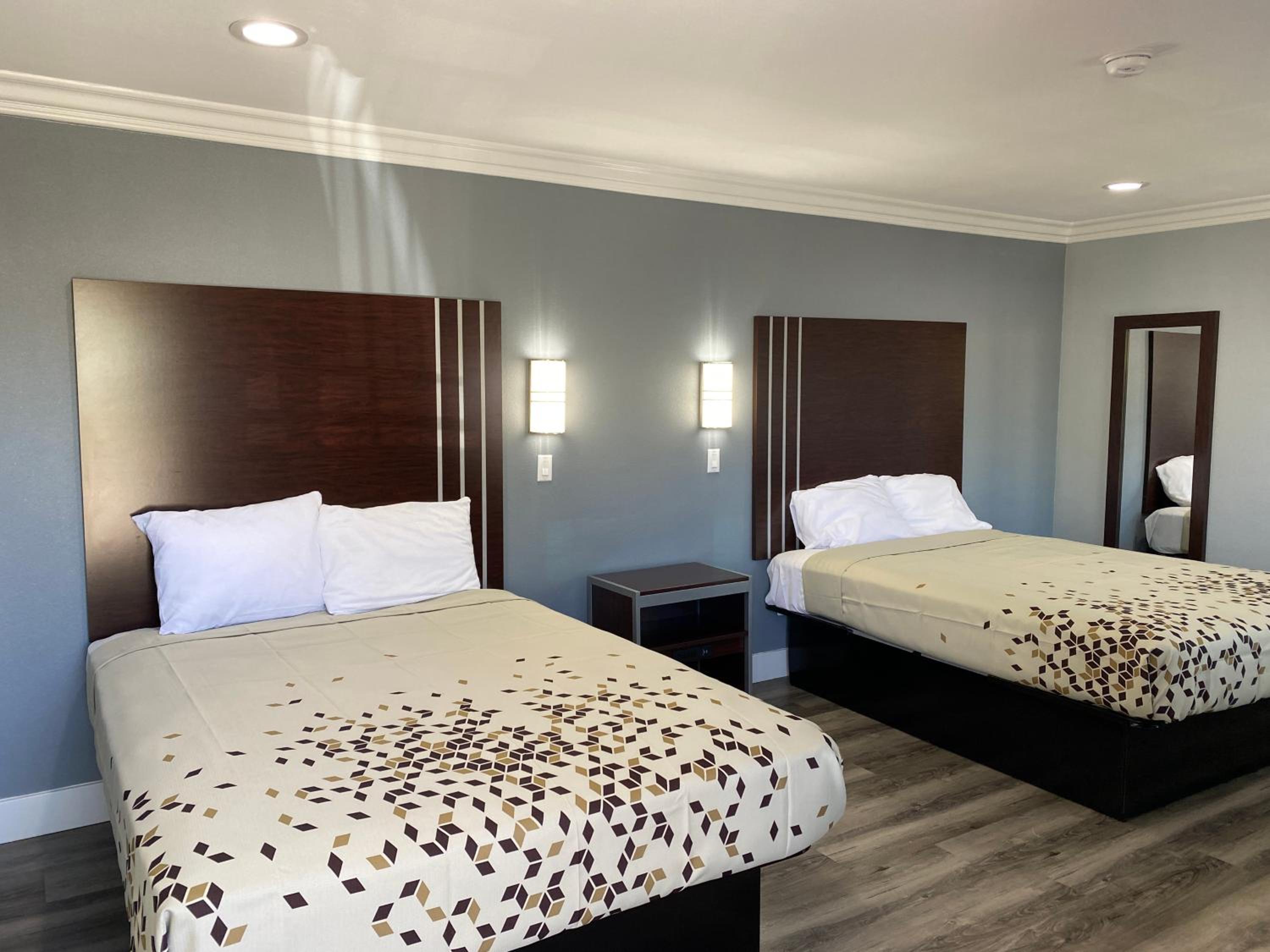 Queen Room with Two Queen Beds - Photo 1