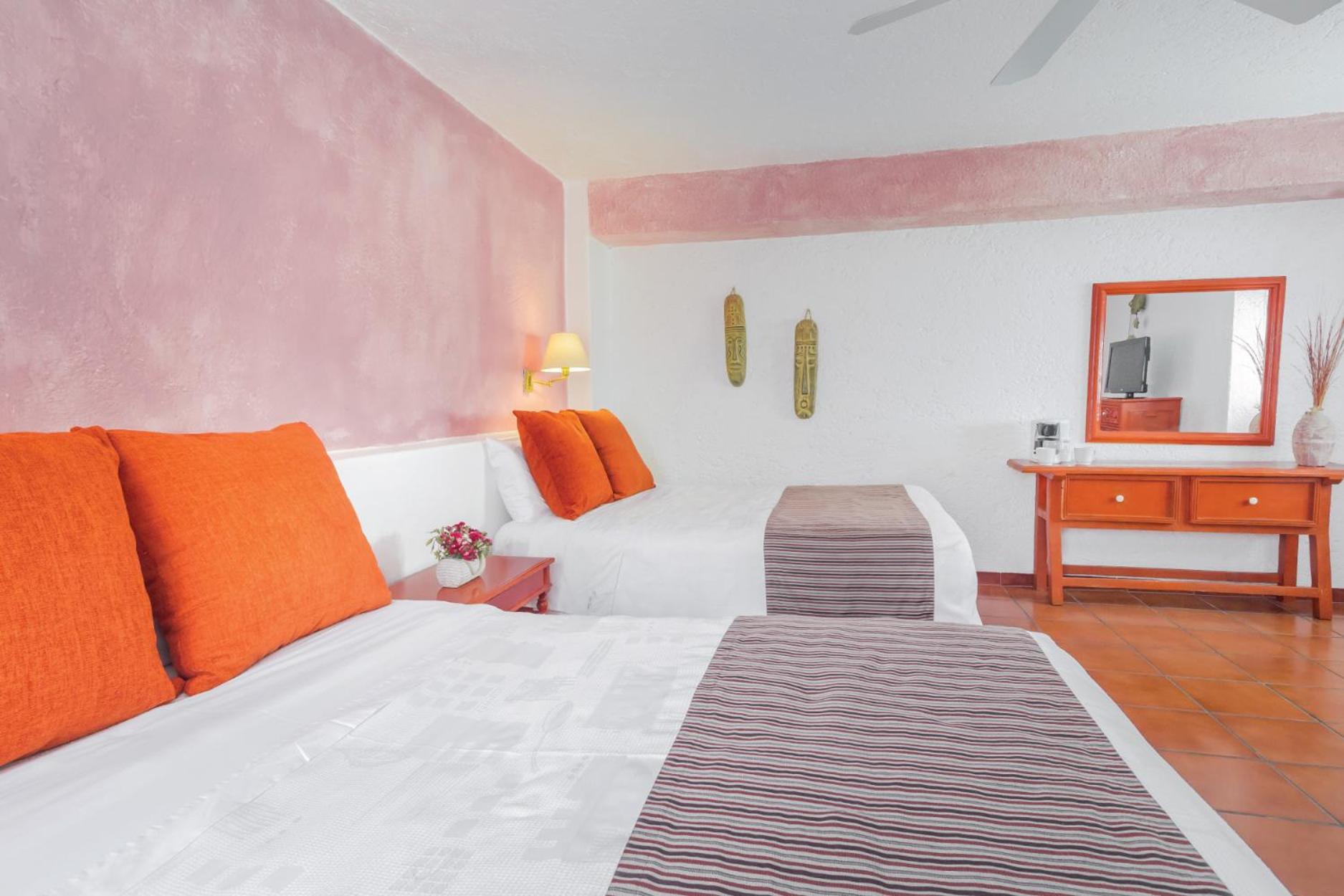 Double Room with Two Double Beds - Photo 2