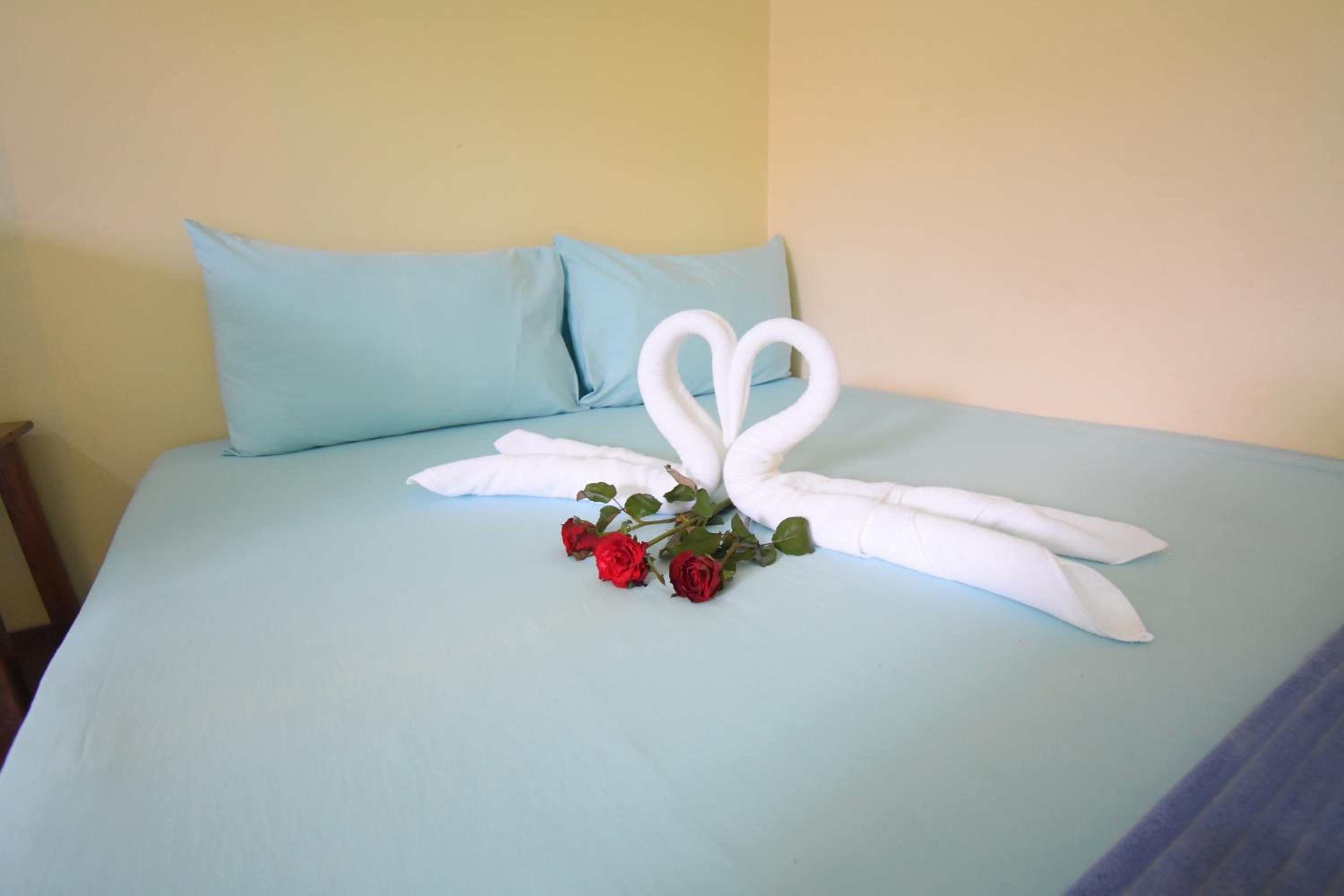 Quadruple Room with Private Bathroom - Photo 6