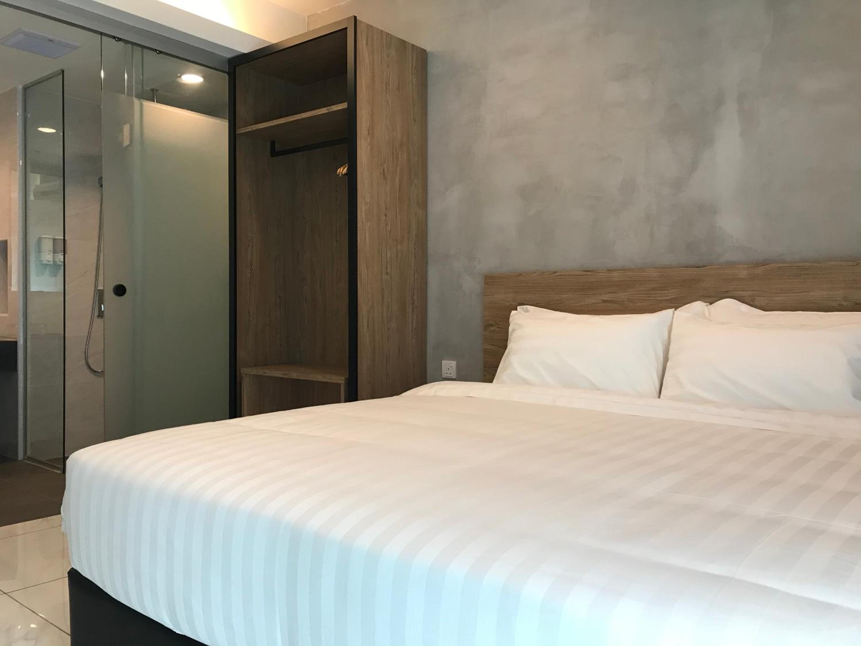 Deluxe King Room - Photo 3
