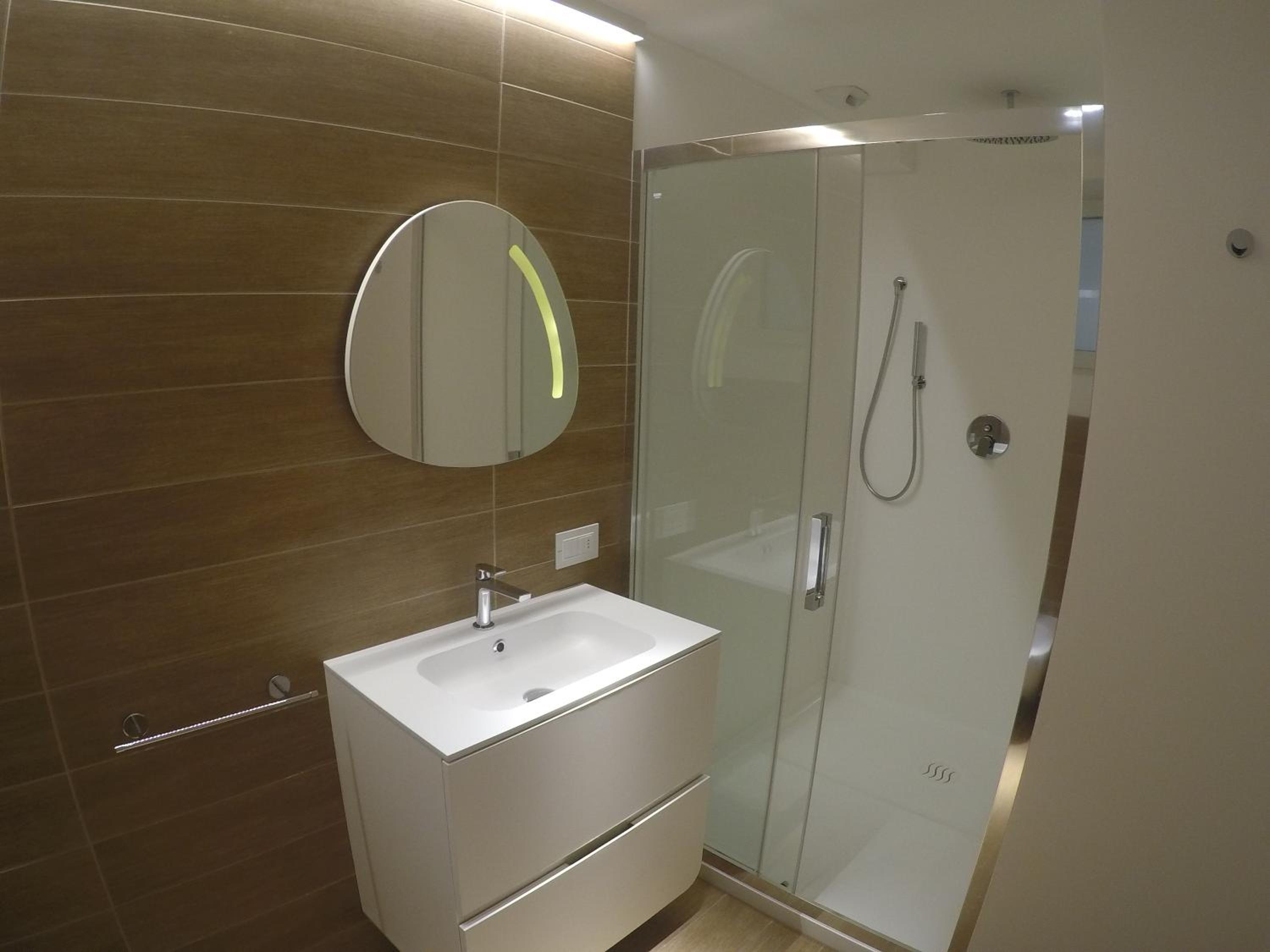 Deluxe One-Bedroom Apartment with Garden photo 3