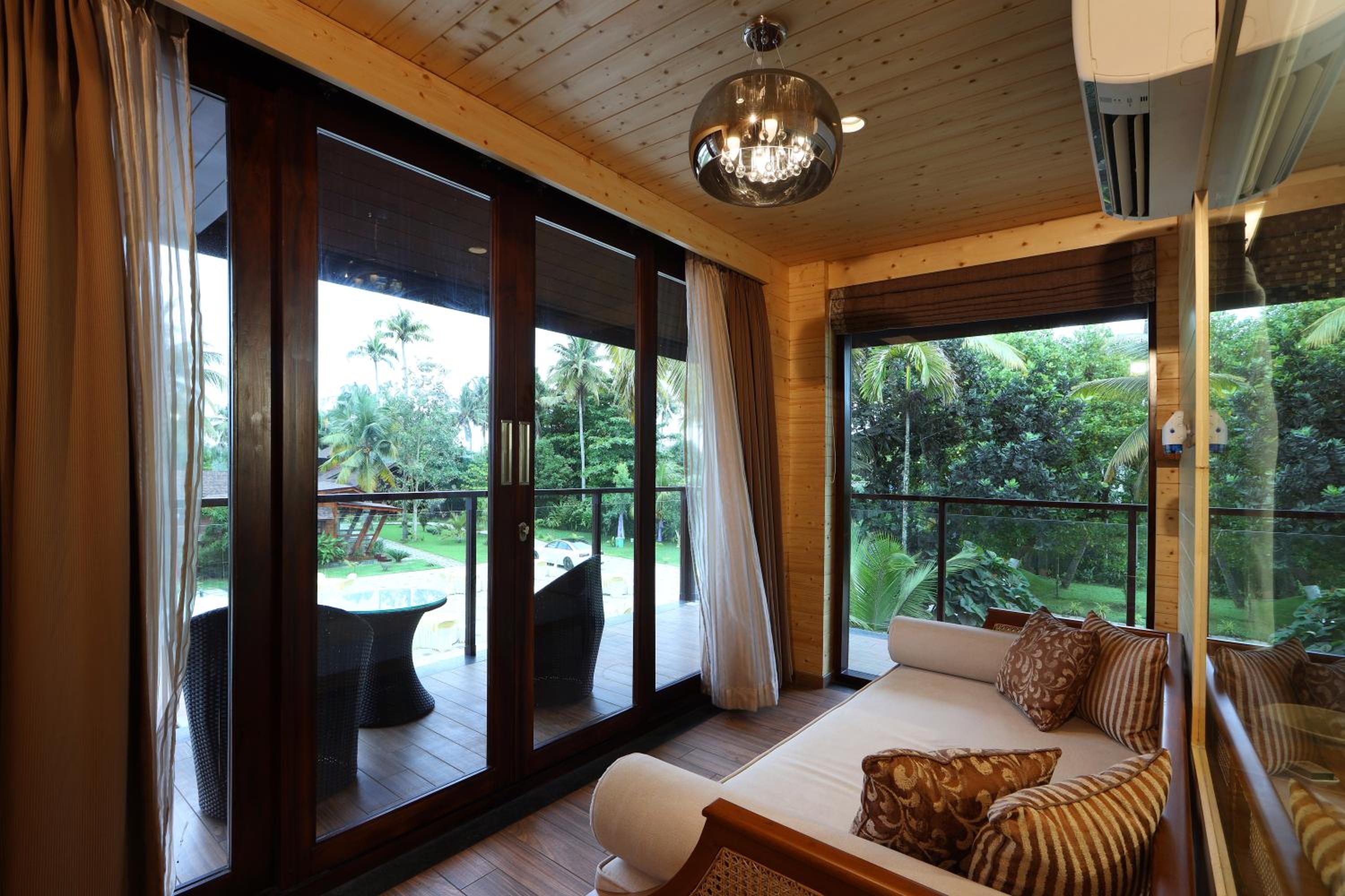 opulence jacuzzi suite - Photo 4