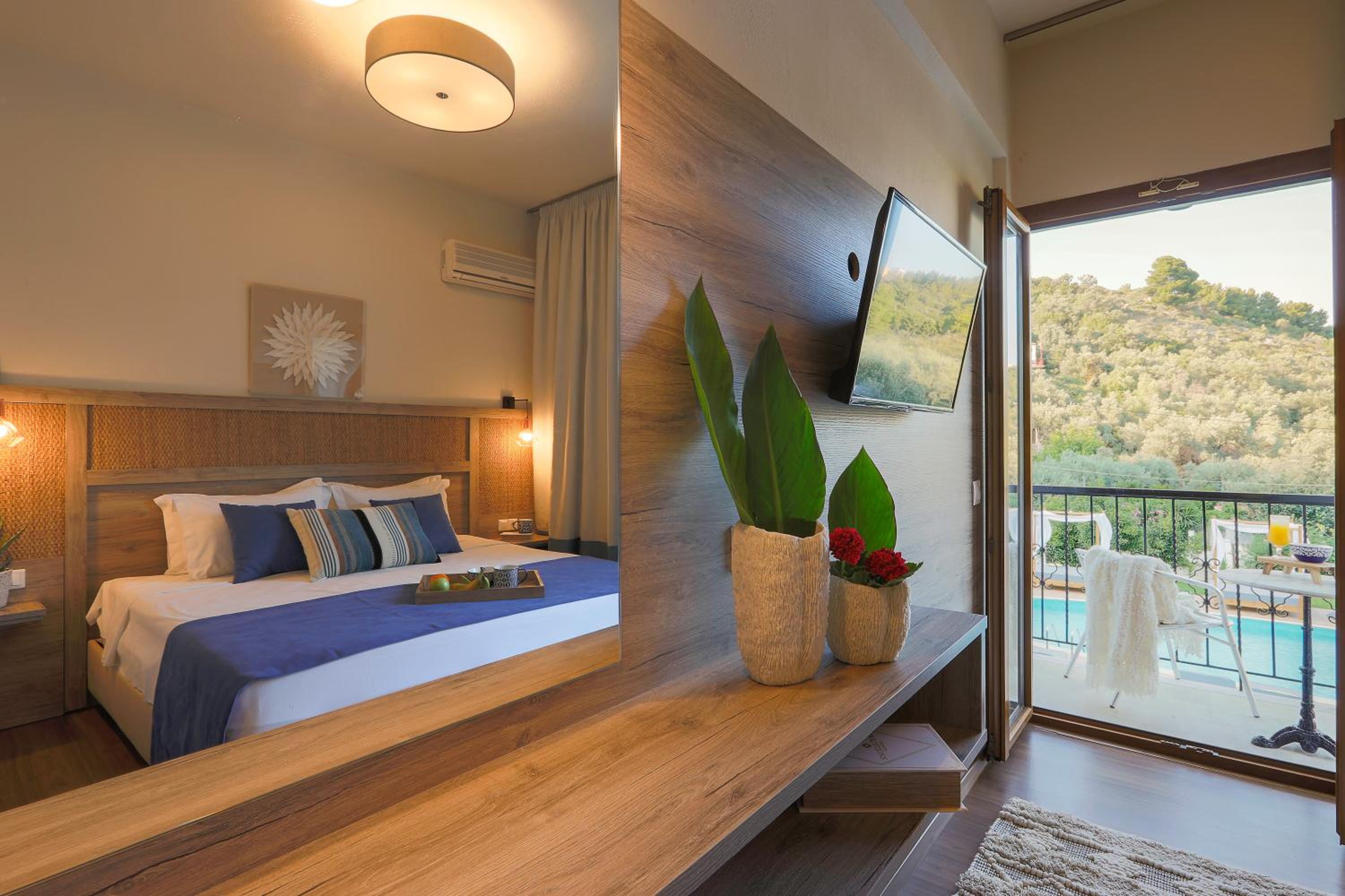Deluxe Double Or Twin Room With Pool View