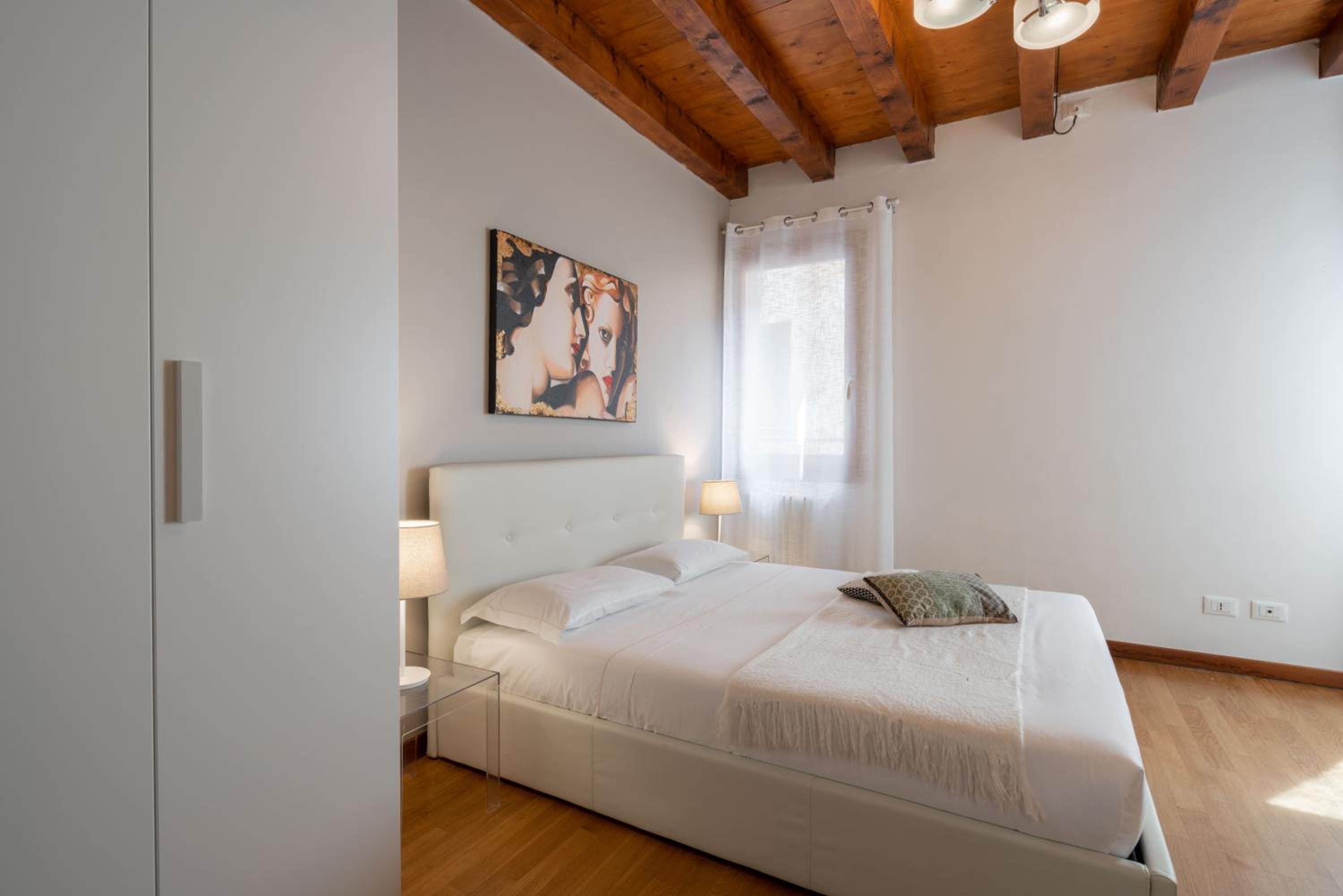 Apartment - Split Level photo 2