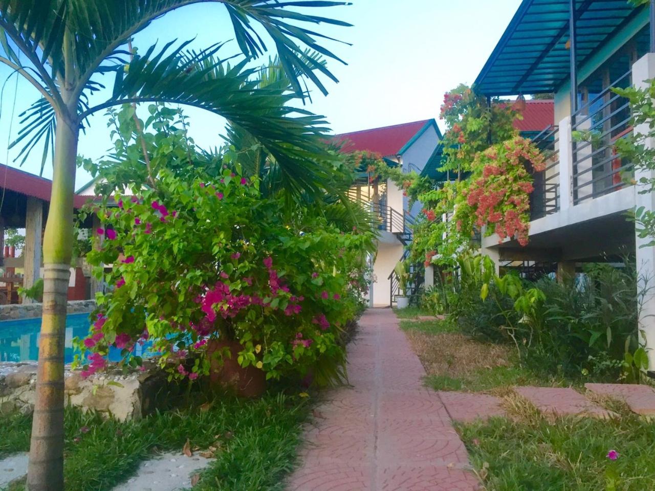 Deluxe Bungalow with Garden View - Photo 6